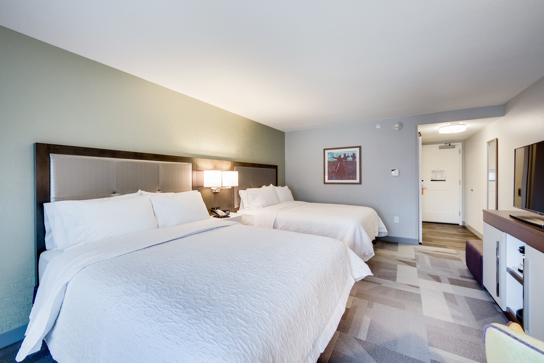 Hampton Inn & Suites by Hilton Fort Worth Downtown Room Type - 2 QNS ACC RI SHWR W FRIDGE