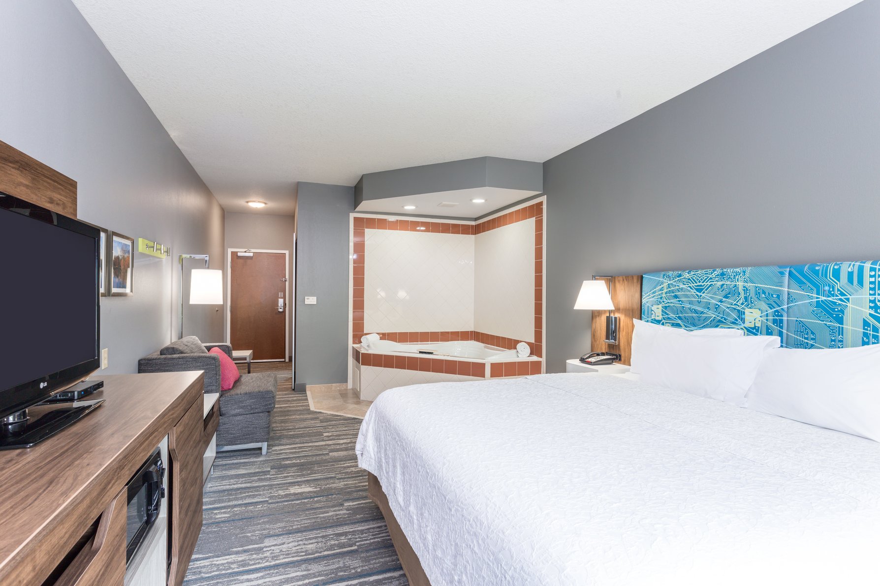 Hampton Inn Auburn Room Type - 1 KING W WHIRLPOOL NONSMOK