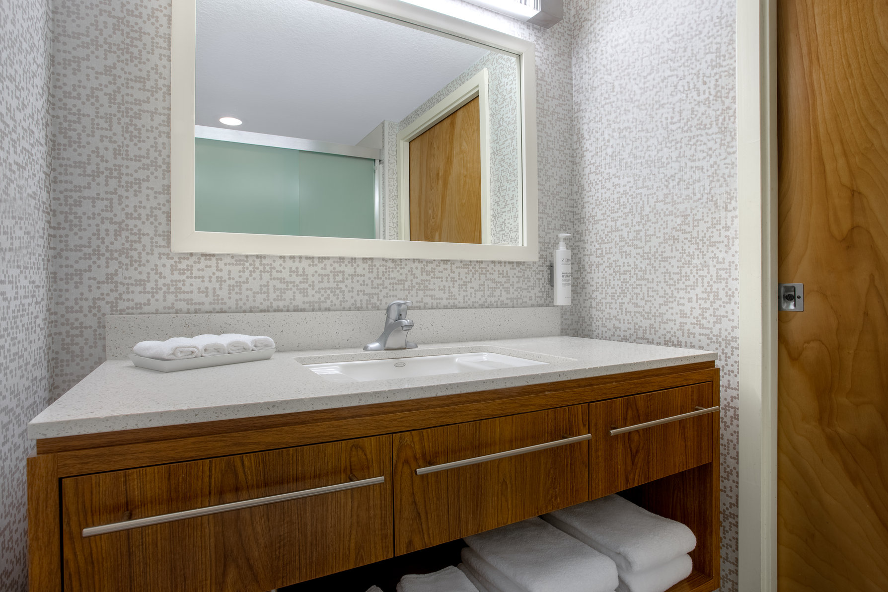 Home2 Suites by Hilton Gainesville Room Type - 1 QN HEARING ACC SUITE NS