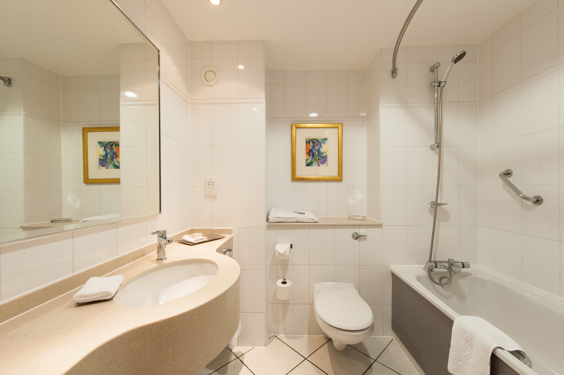 DoubleTree by Hilton Glasgow Strathclyde Room Type - KING JUNIOR SUITE