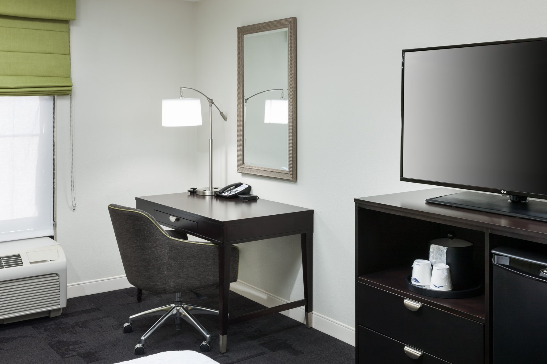 Hampton Inn & Suites Gainesville Downtown Room Type - 1 KING ACCESSIBLE TUB NS