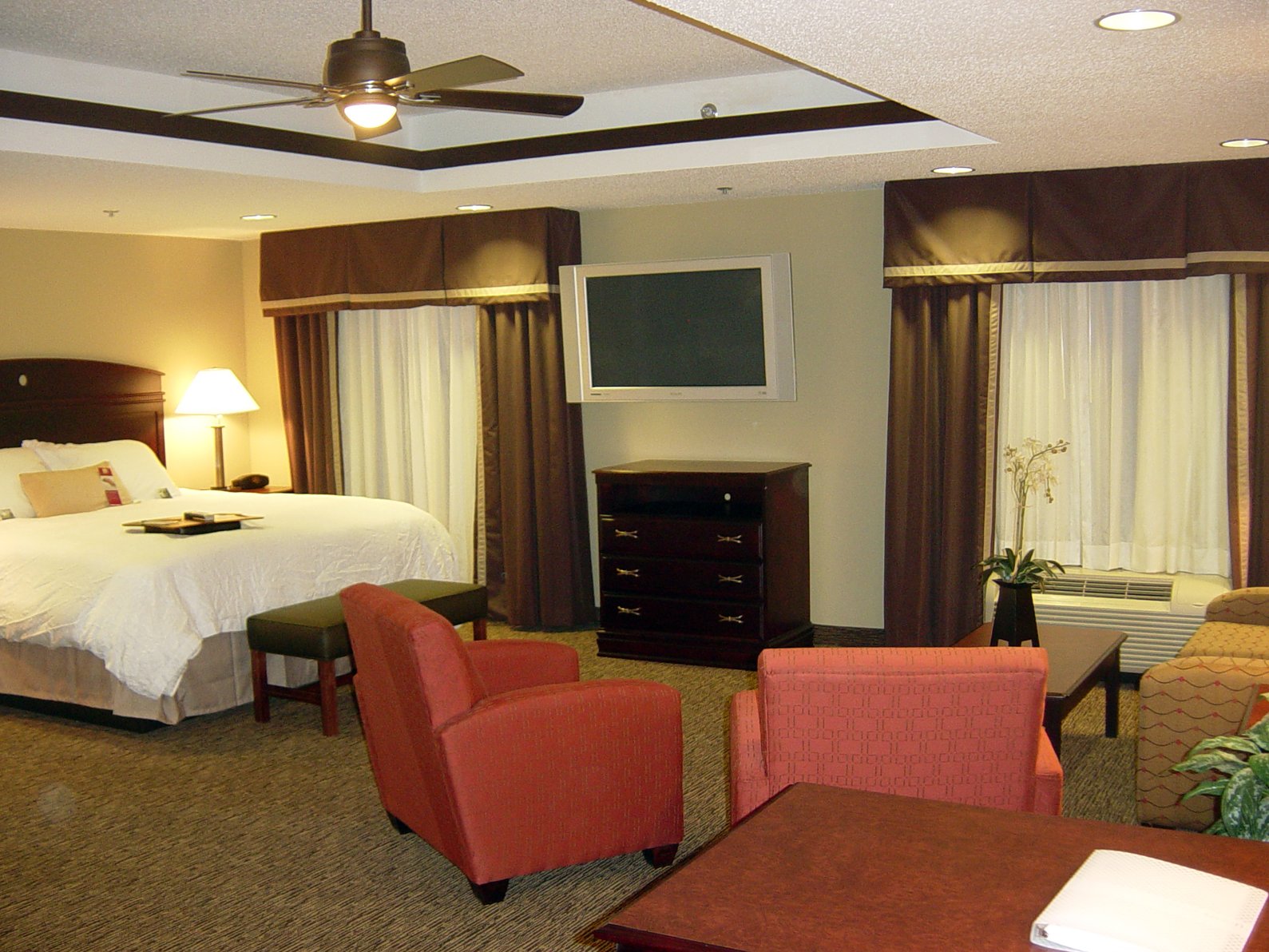 Hampton Inn & Suites by Hilton Burlington, NC Room Type - 1KNG STUDIO WHIRLPL NOSMOK