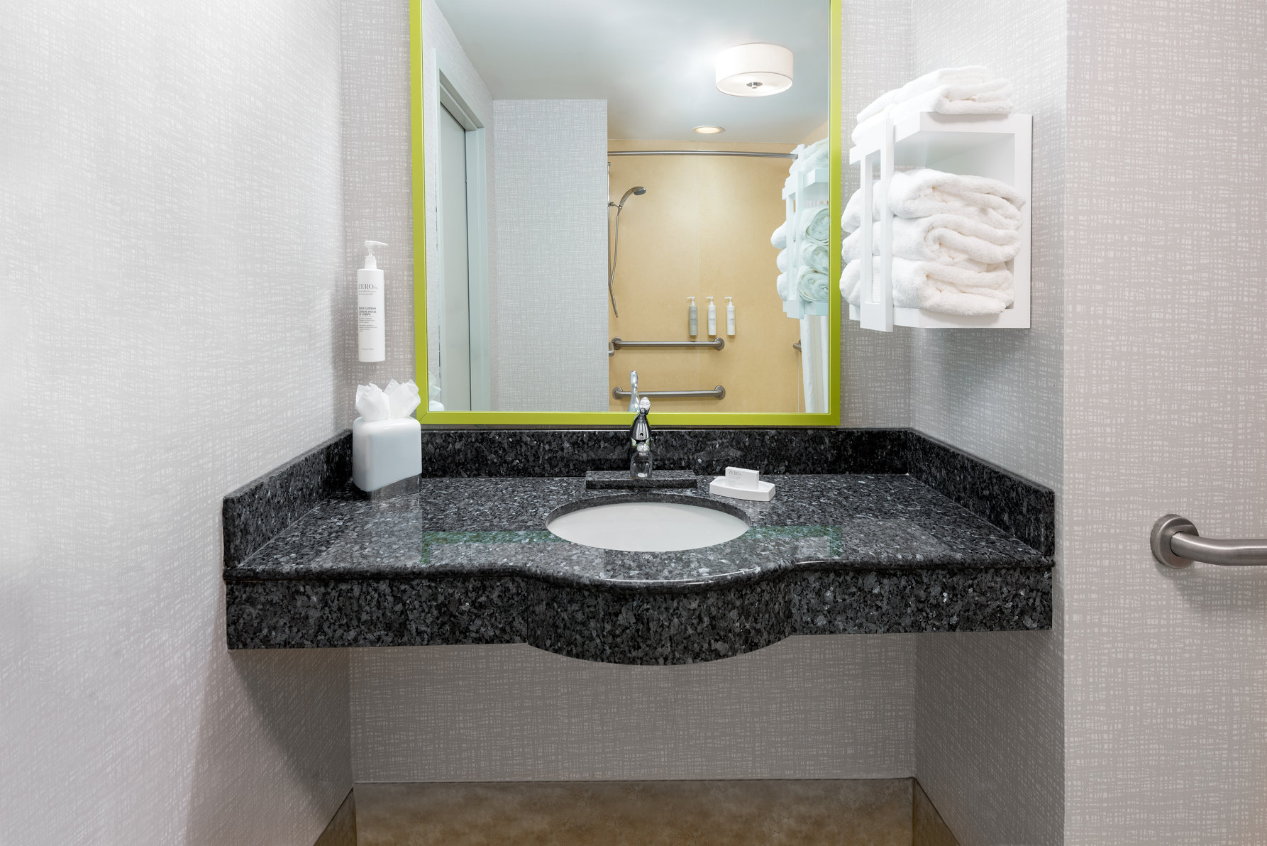 Hampton Inn and Suites Hartford/Farmington Room Type - 2QN MOB HEARING ACC TUB NS