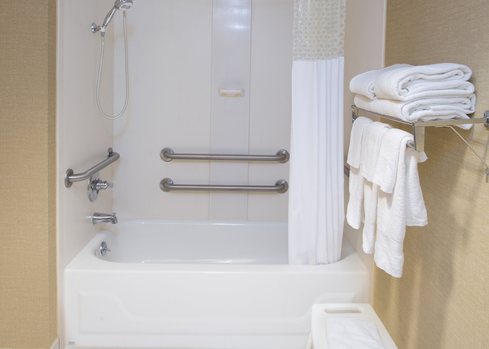 Hampton Inn Gainesville Room Type - 1 KNG ACCESSIBLE TUB NS