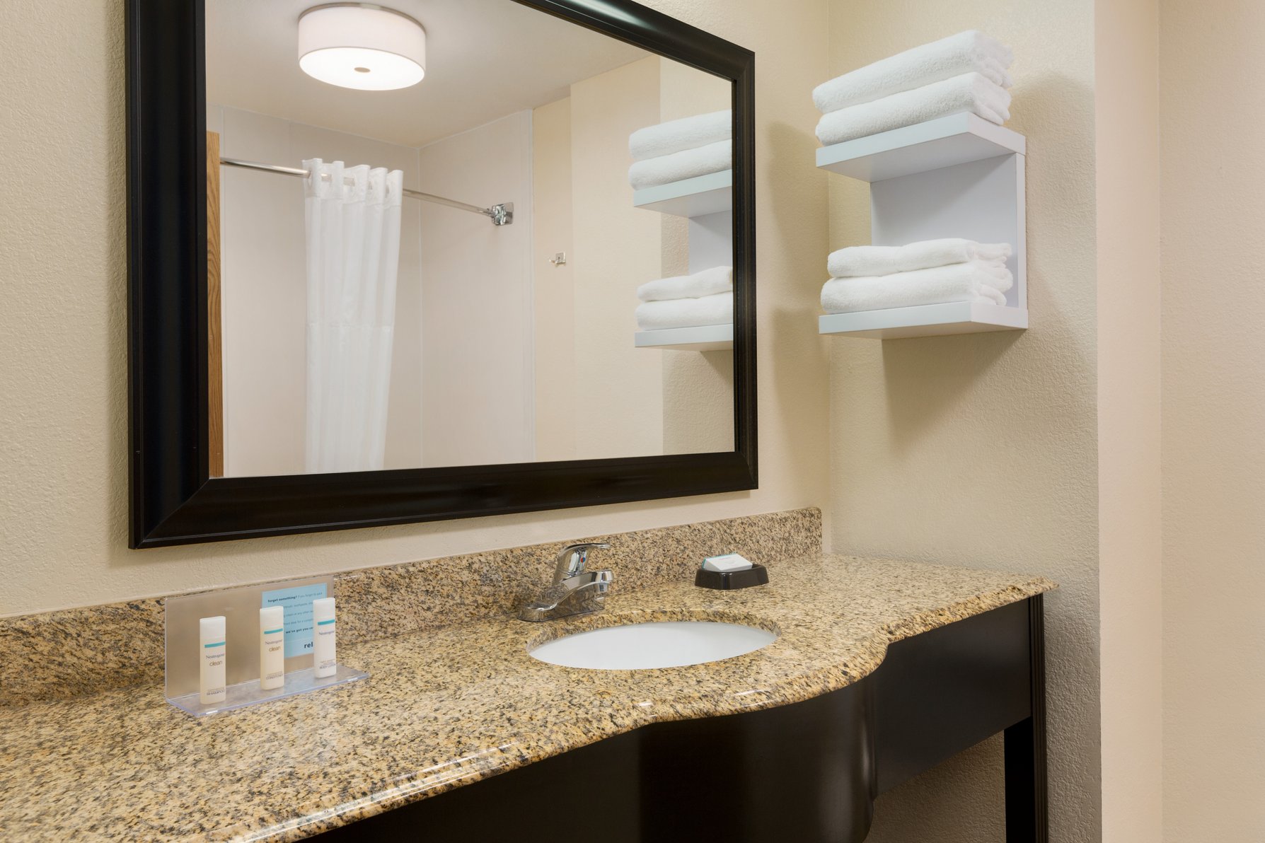 Hampton Inn and Suites Houston Clear Lake NASA Room Type - 2 QNS STE KITCHEN NONSMOK