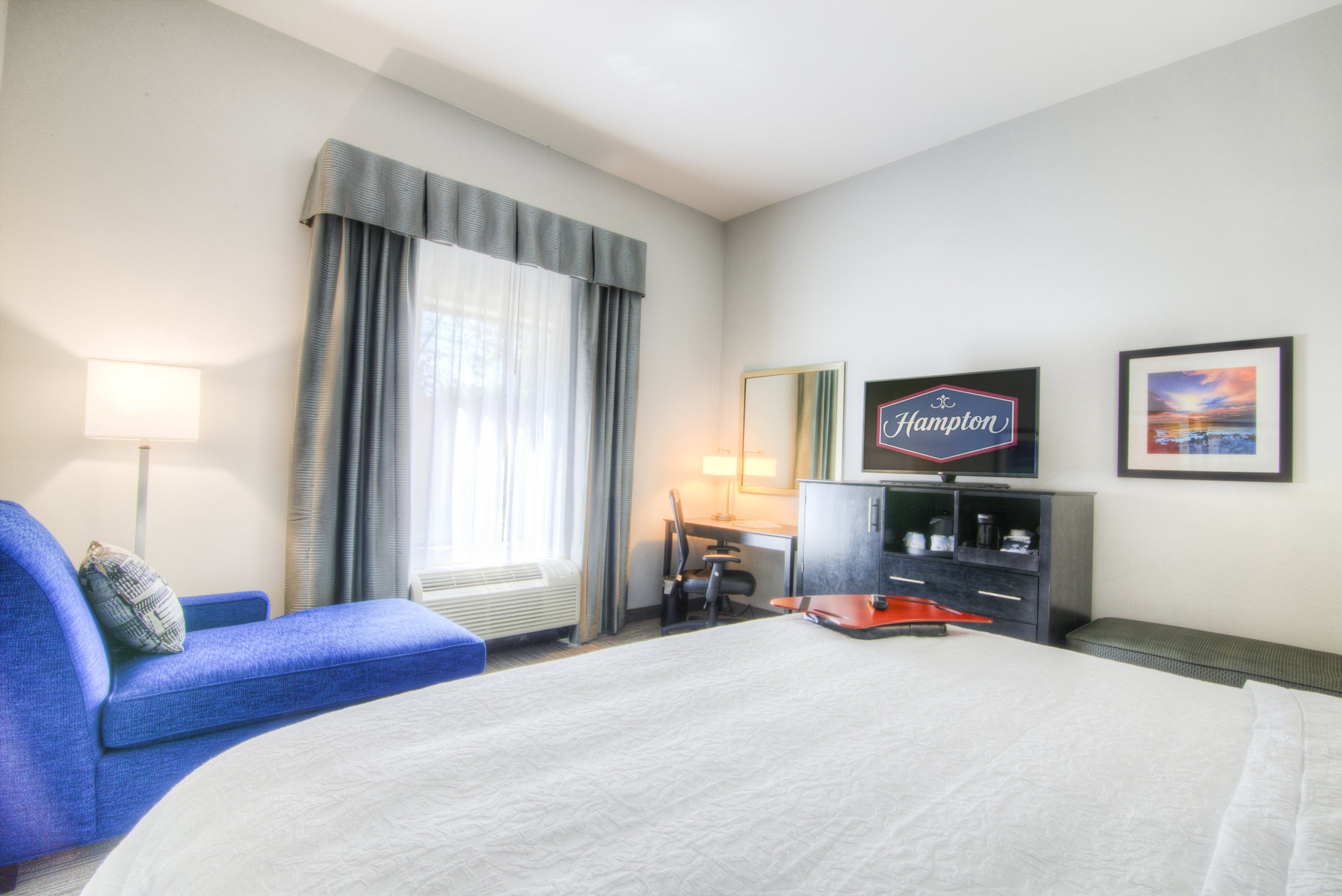 Hampton Inn by Hilton Houston I-10 East Room Type - 1 KING MICROWV FRIDGE NS