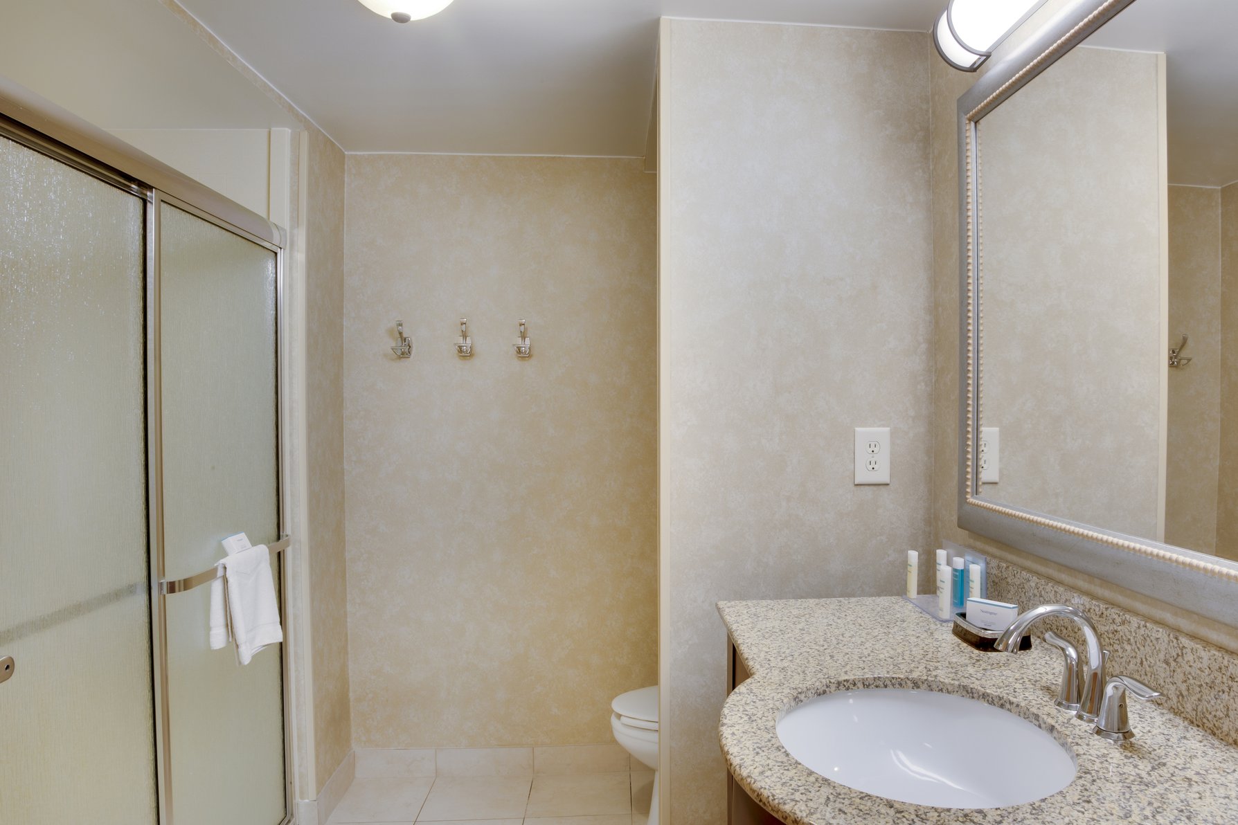 Hampton Inn Harrisonburg South Room Type - 2 QUEENS LARGER ROOM