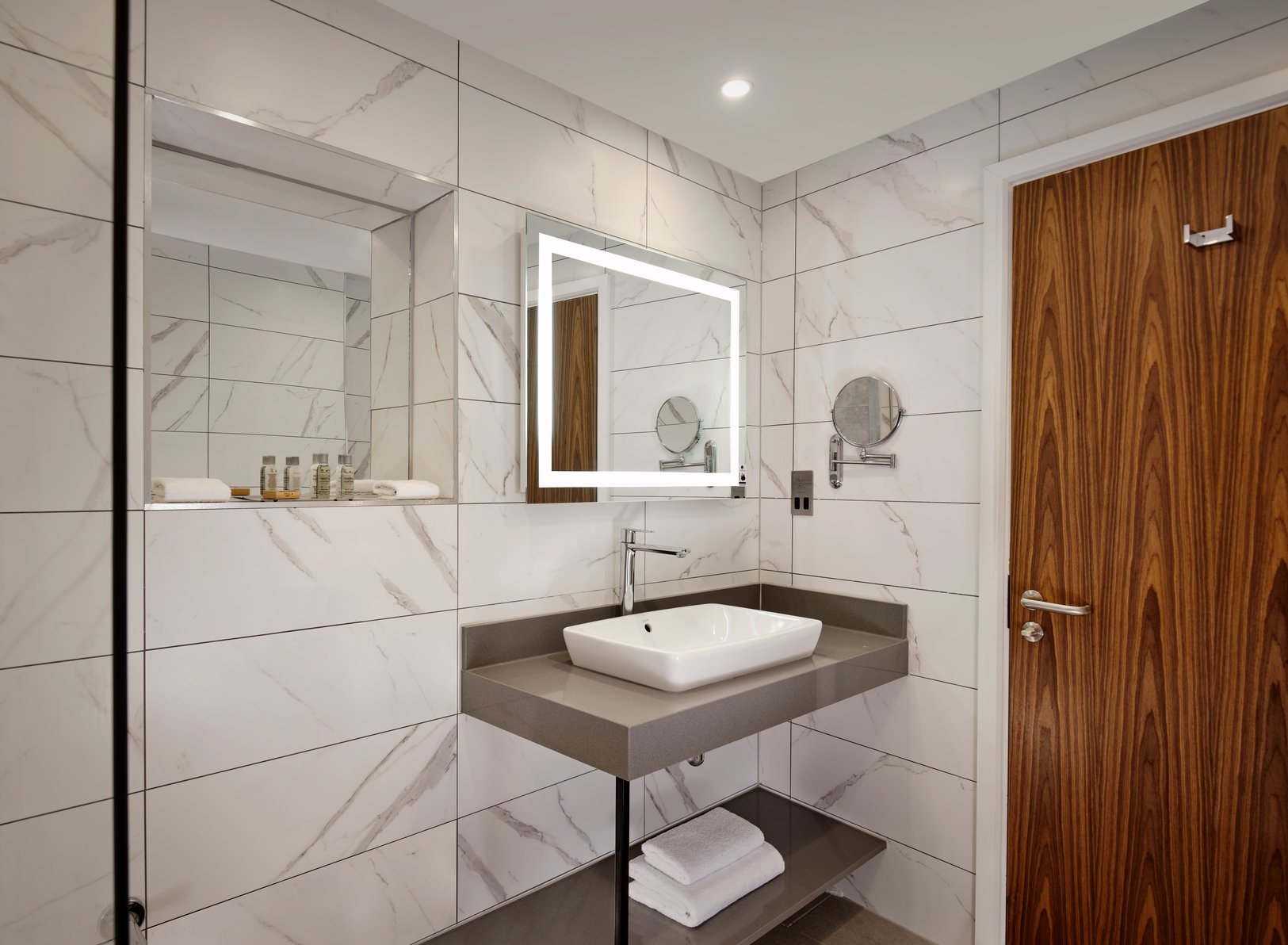 DoubleTree by Hilton Lincoln Room Type - SUPERIOR KING GUEST ROOM
