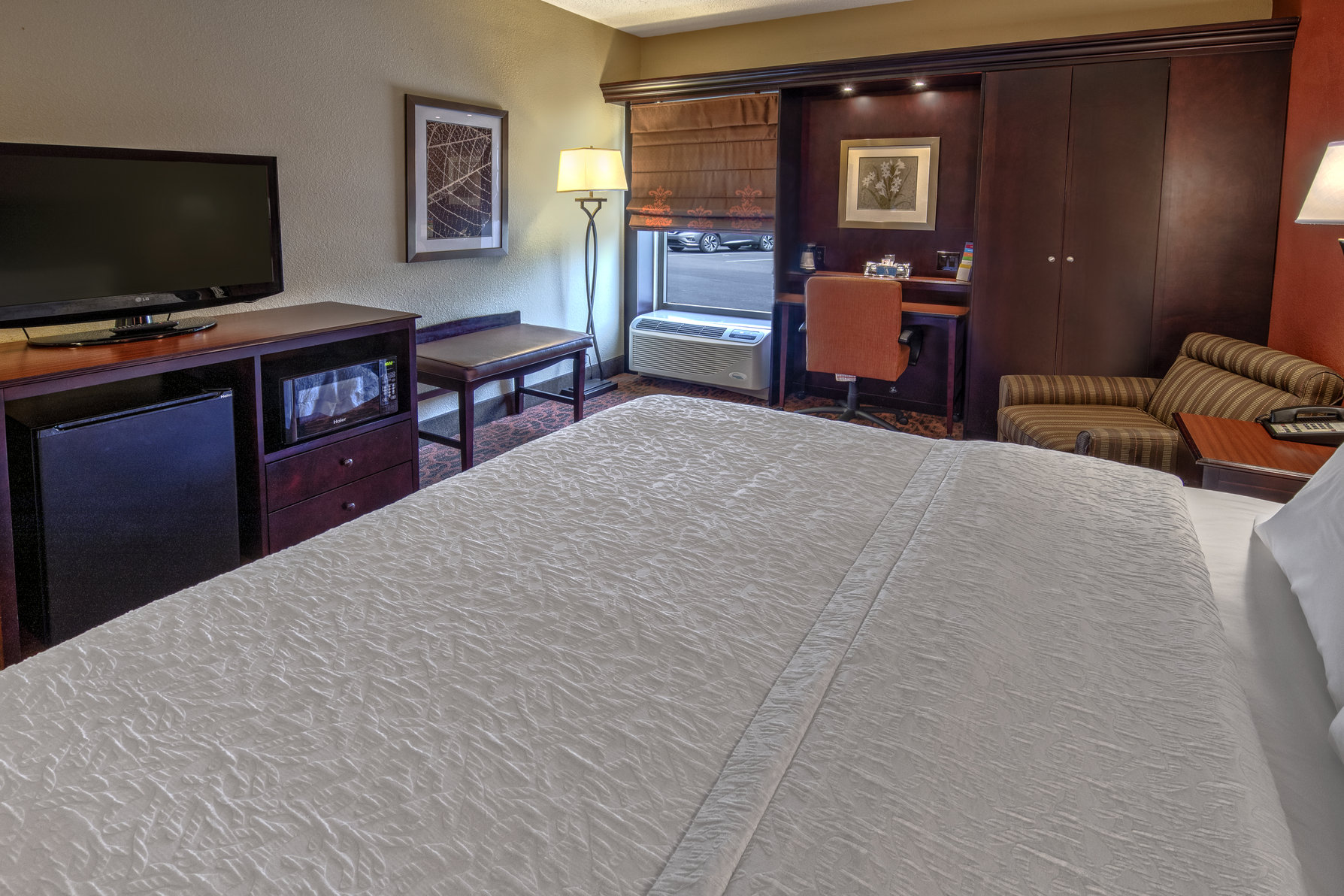 Hampton Inn by Hilton Ashland Room Type - 1KNG DLX W  WHIRLPL NOSMOK