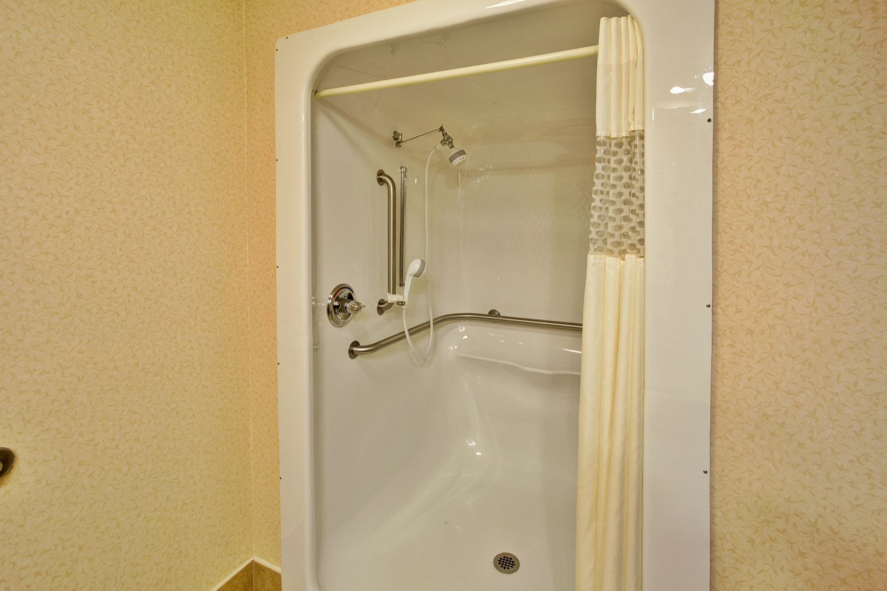 Hampton Inn by Hilton Ashland Room Type - 1KG MOB HEAR ACC RI-SHW NS