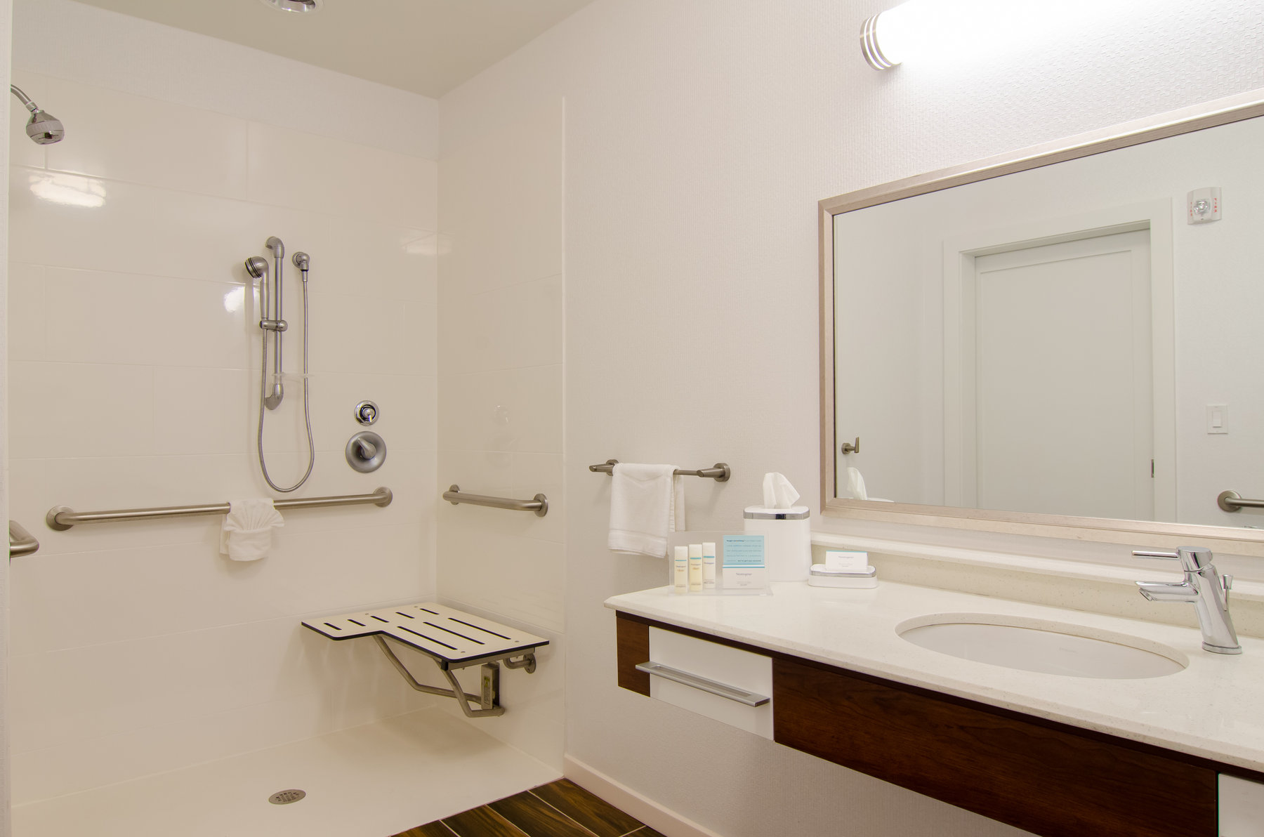 Hampton Inn & Suites Huntsville, TX Room Type - 1 KN ACC RI SHWR STUDIO NS
