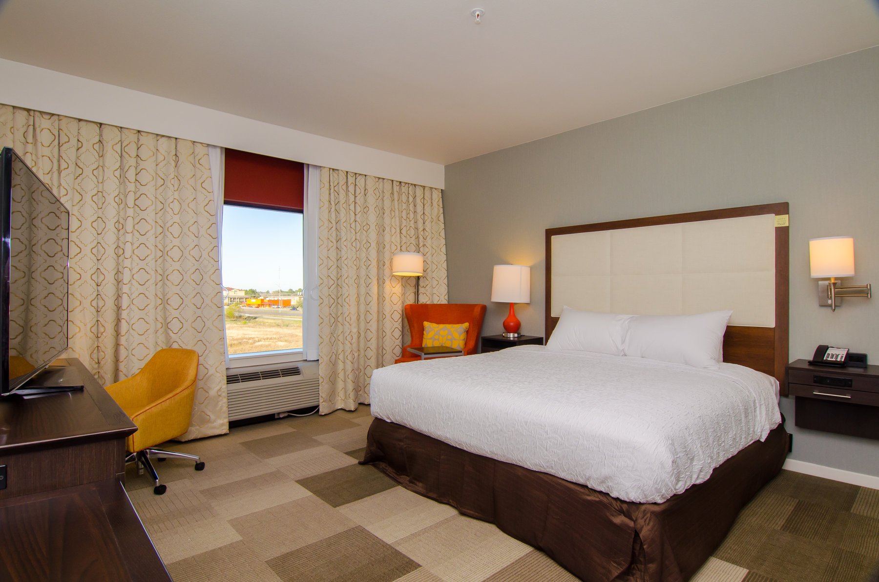 Hampton Inn & Suites Huntsville, TX Room Type - 1 KING ACC W TUB NON SMOK