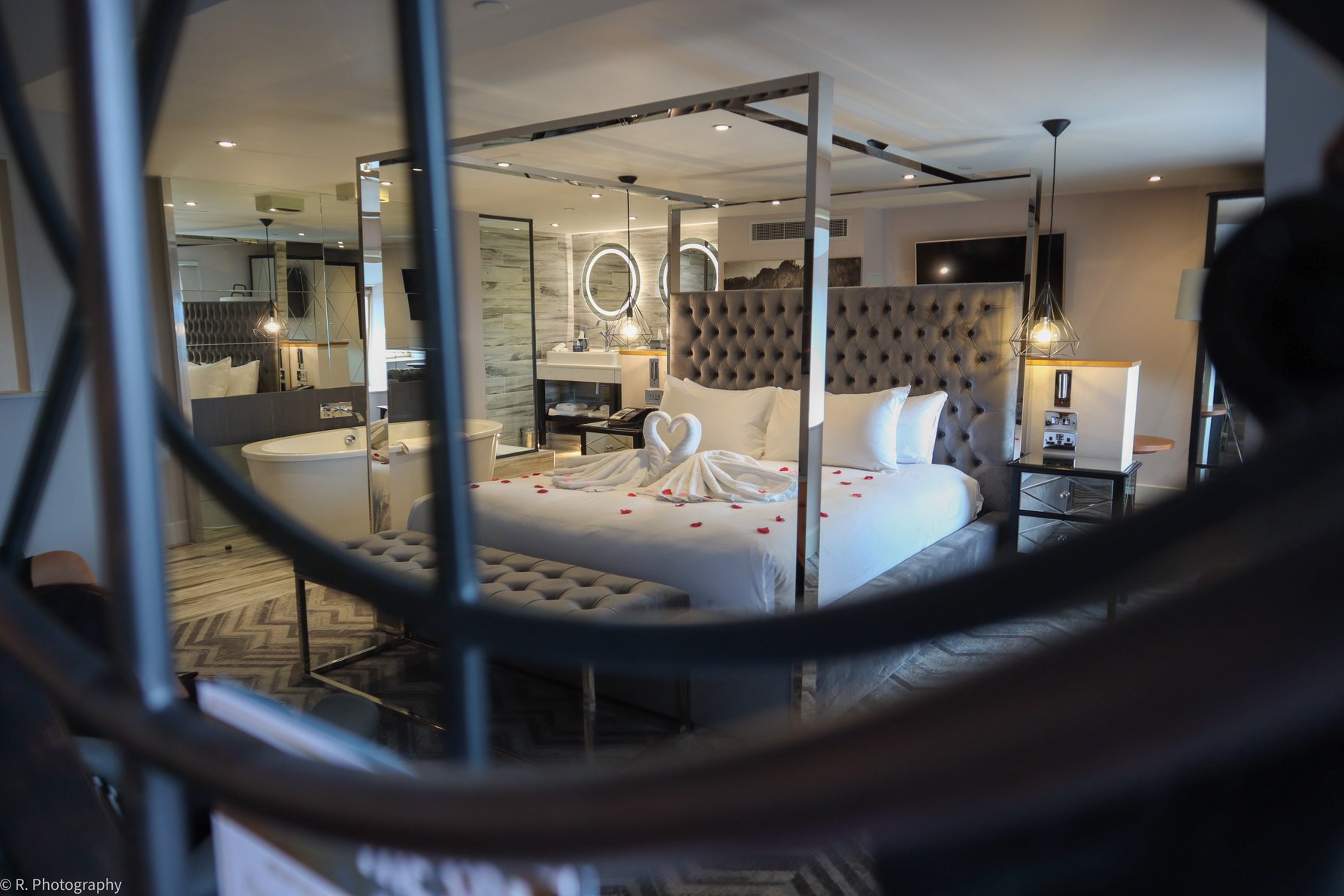 DoubleTree by Hilton Hotel Bristol South - Cadbury House Room Type - KING LOFT SUITE
