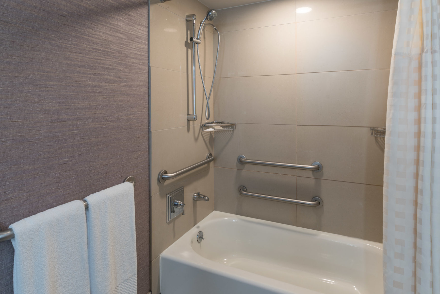 The Saratoga Hilton Room Type - 2 DOUBLE ACC W BATHTUB