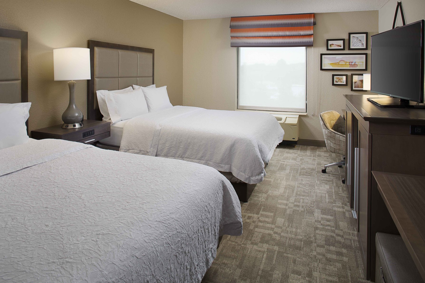 Hampton Inn Garden City Room Type - 2 QNS ACC 3X3 SHWR STE NS