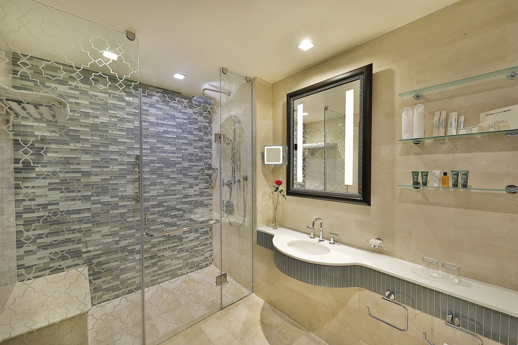 Hilton Suites Makkah Room Type - King Junior Suite Partial HARAM View
