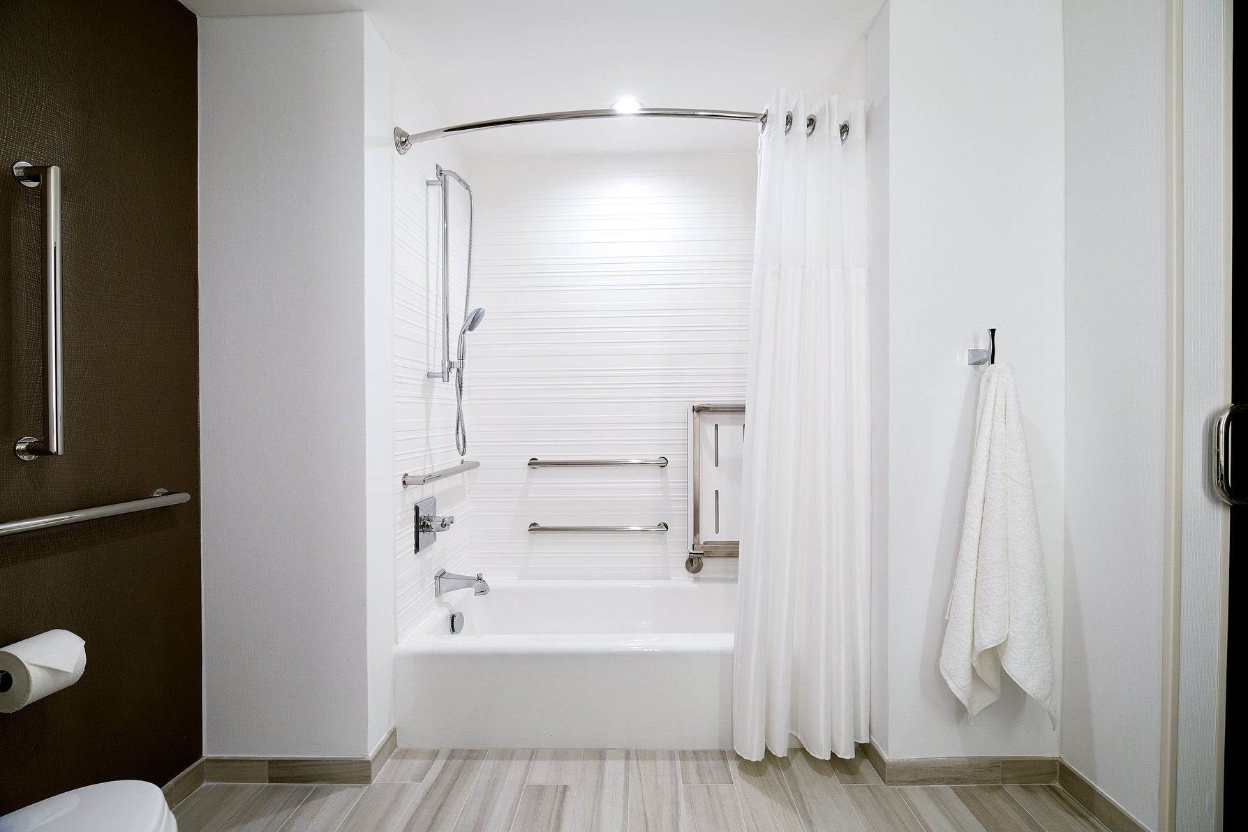 Hilton Garden Inn Roslyn Room Type - 1KNG MOB HEARING ACC W TUB