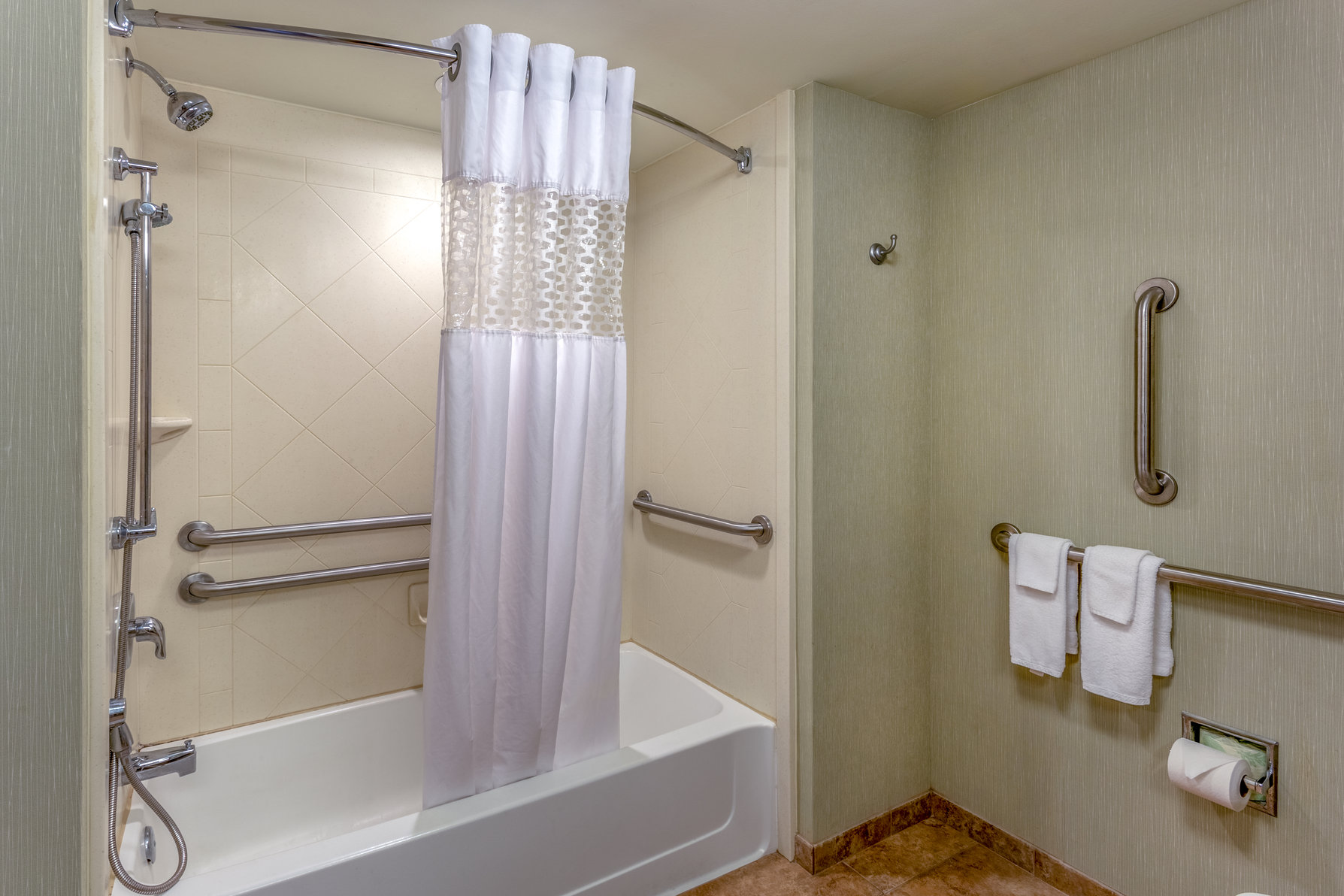 Hampton Inn by Hilton Okeechobee - Lake Okeechobee Room Type - 2QN MOB HEARING ACC TUB NS