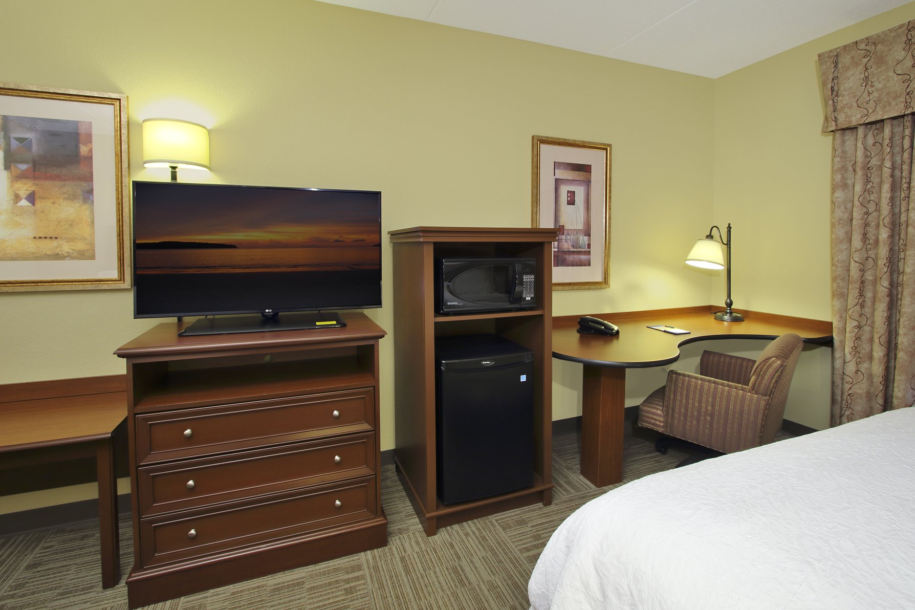 Hampton Inn & Suites by Hilton Murray Room Type - 2 QNS ACCESSIBLE W TUB NS