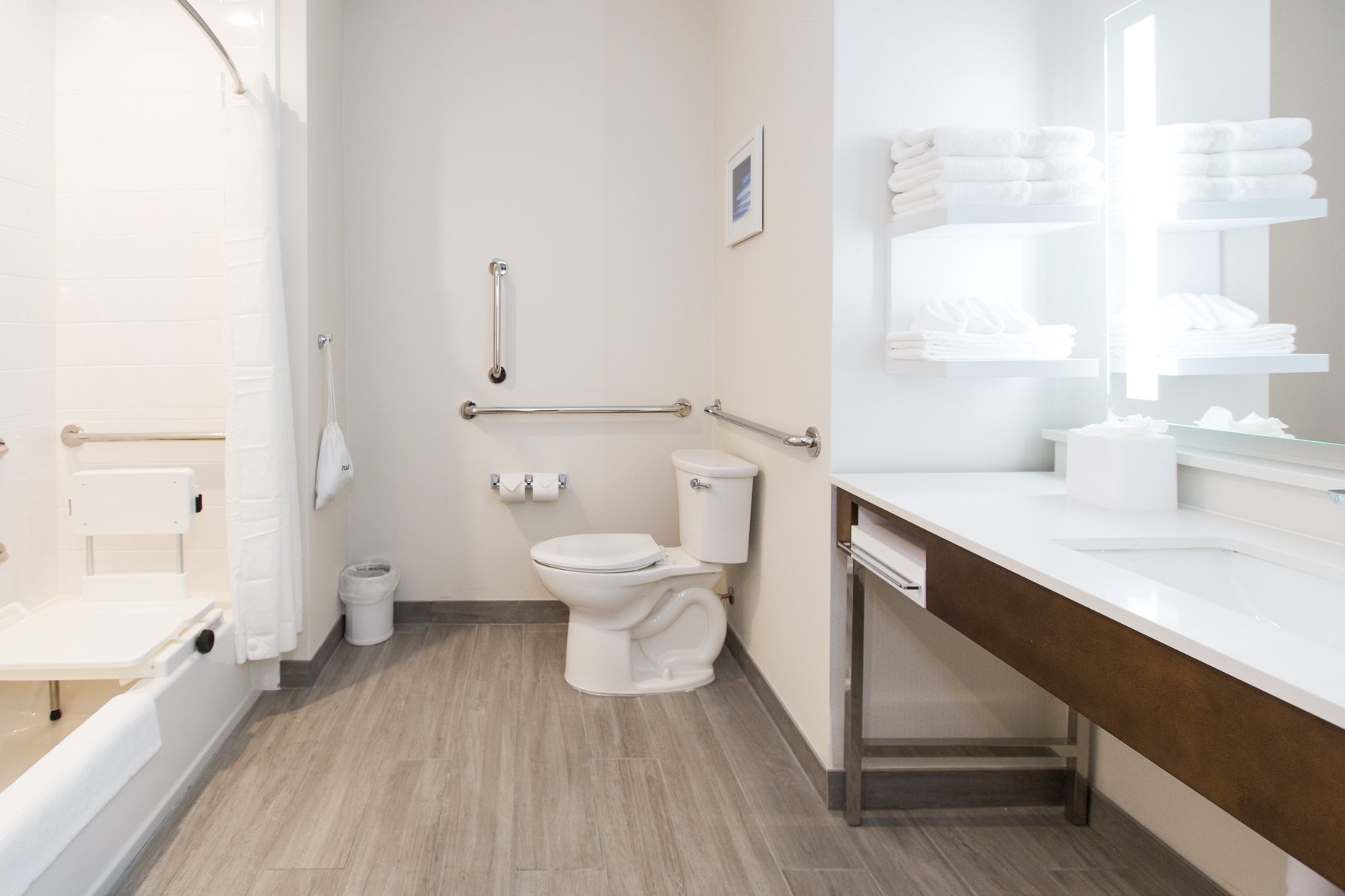 Hampton Inn by Hilton Mustang Room Type - 2QN MOB HEAR ACC W TUB NS