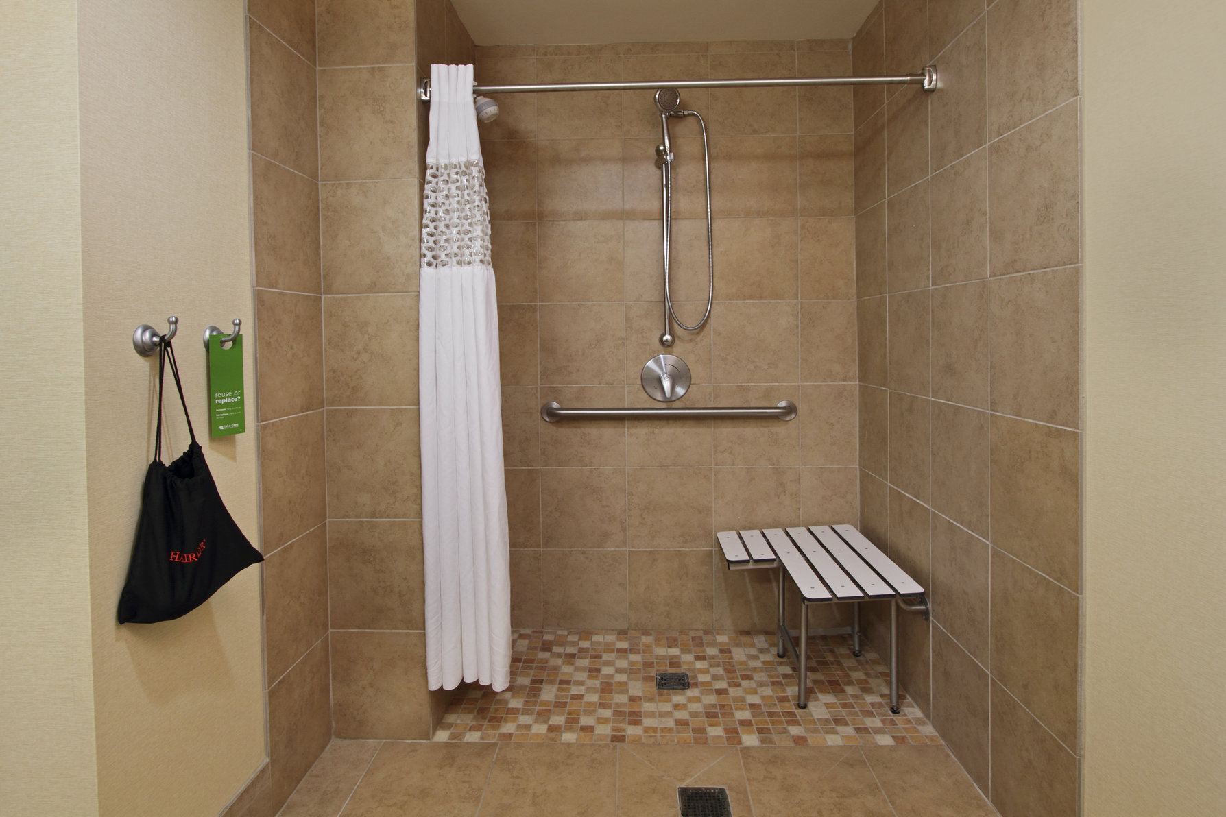 Hampton Inn Beeville Room Type - 1KN MOB/HEA ACC RIS STU NS