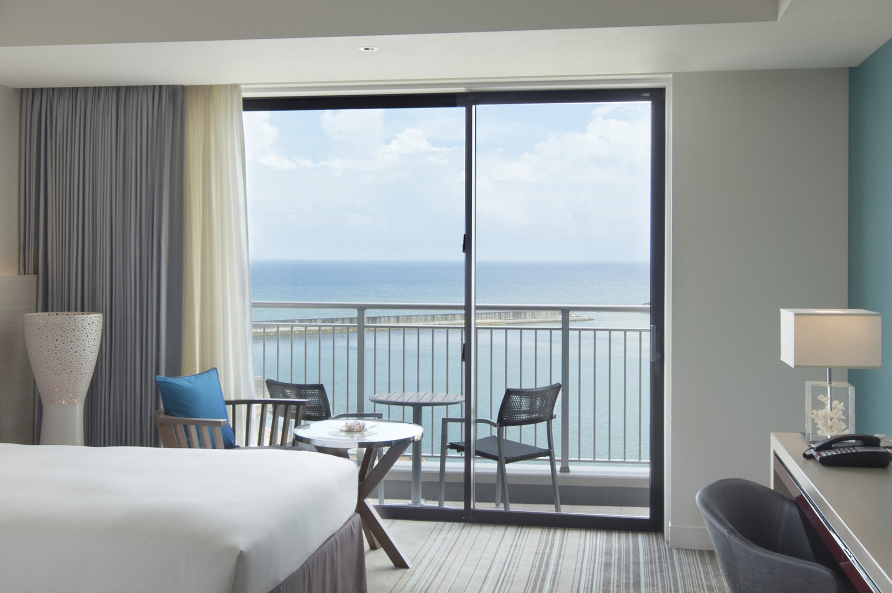 HILTON OKINAWA CHATAN RESORT Room Type - KING EXECUTIVE -OCEAN VIEW