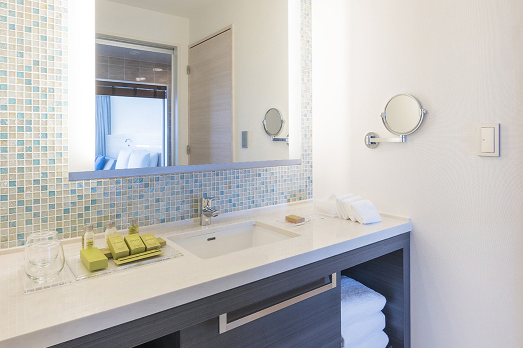 HILTON OKINAWA CHATAN RESORT Room Type - TWIN ROOM W OCEAN VIEW
