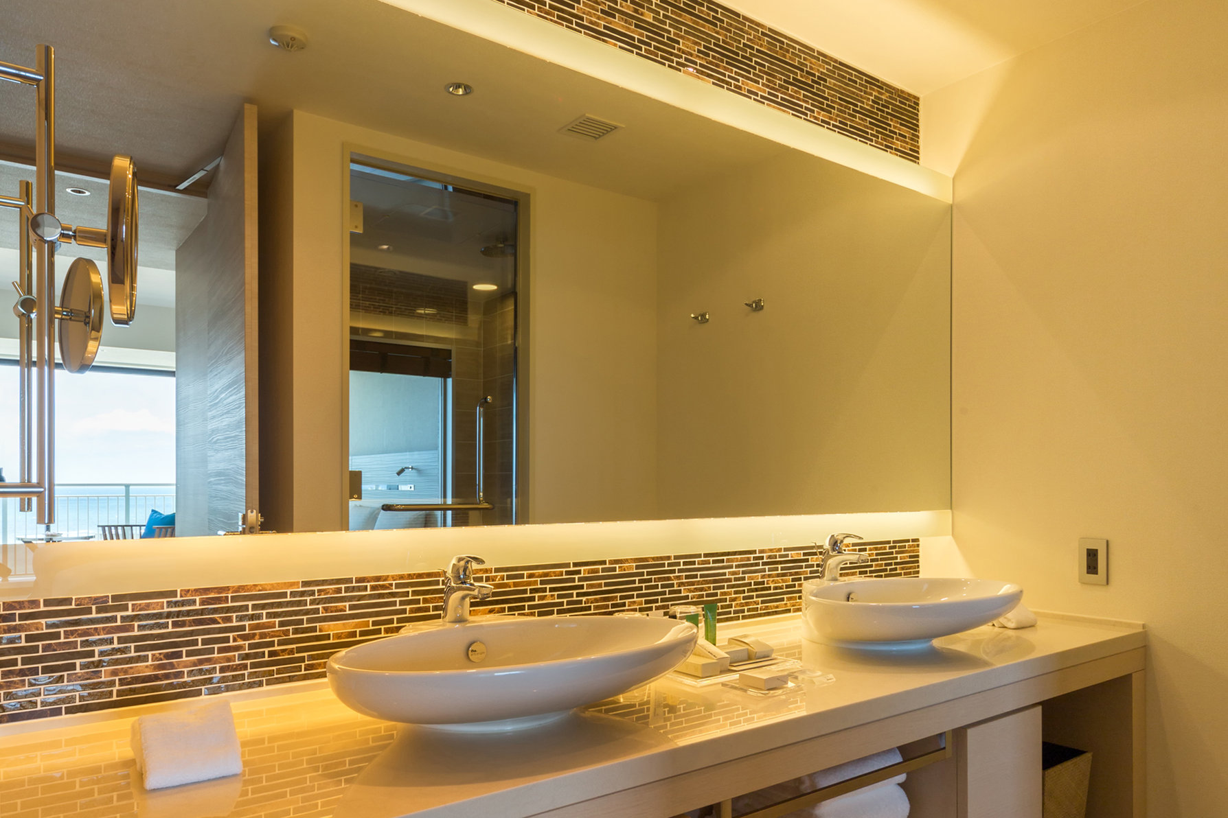 HILTON OKINAWA CHATAN RESORT Room Type - TWIN ONE BEDROOM SUITE