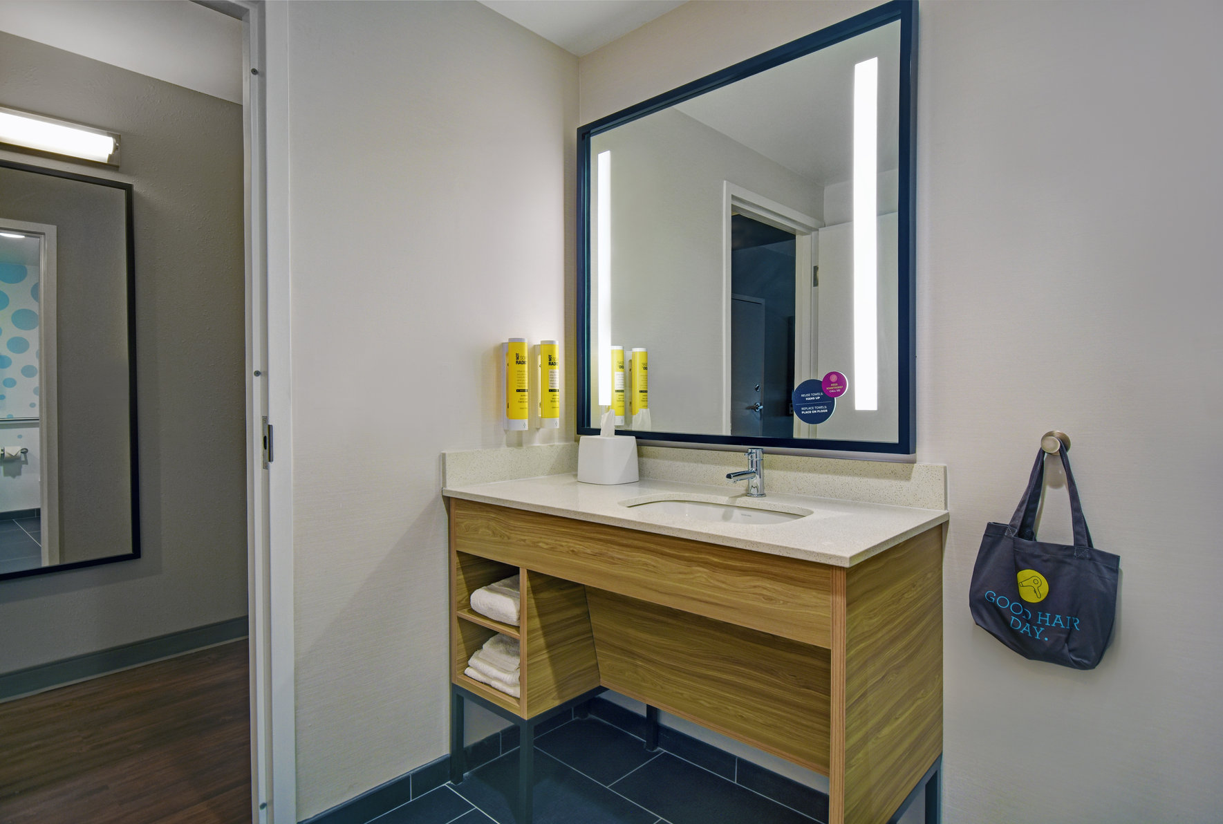 Tru by Hilton Burlington Room Type - 2 QN MOB ACC ROLLIN SHWR