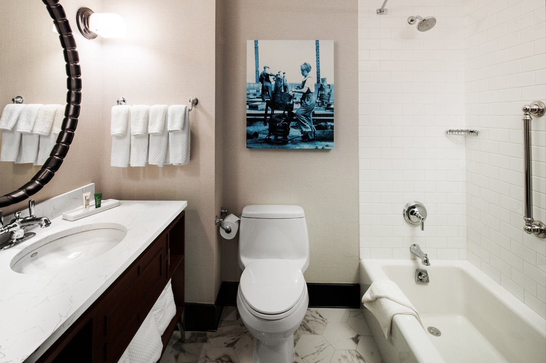 Hilton Brooklyn New York Room Type - 2 QN EXE LVL ACC BATHTUB