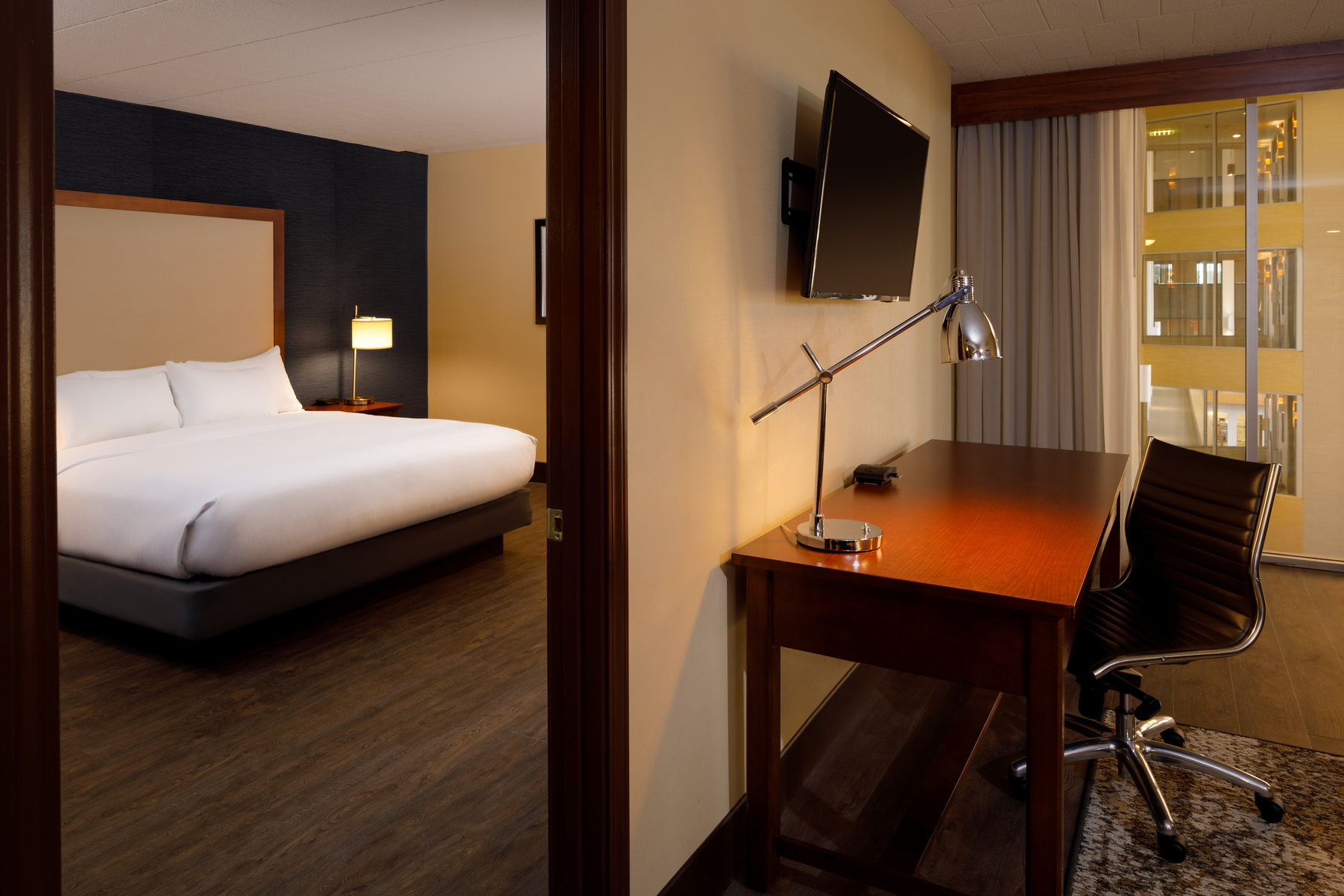 DoubleTree by Hilton Hotel Pittsburgh-Cranberry Room Type - 1K 2RM STE MOB HEA ACC TUB