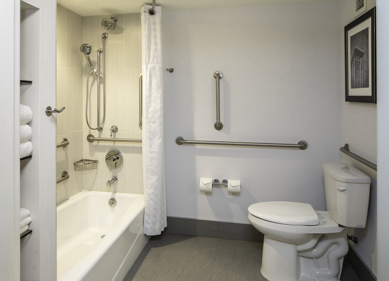 DoubleTree by Hilton Hotel Pittsburgh-Cranberry Room Type - 1 KING MOB HEAR ACC W TUB