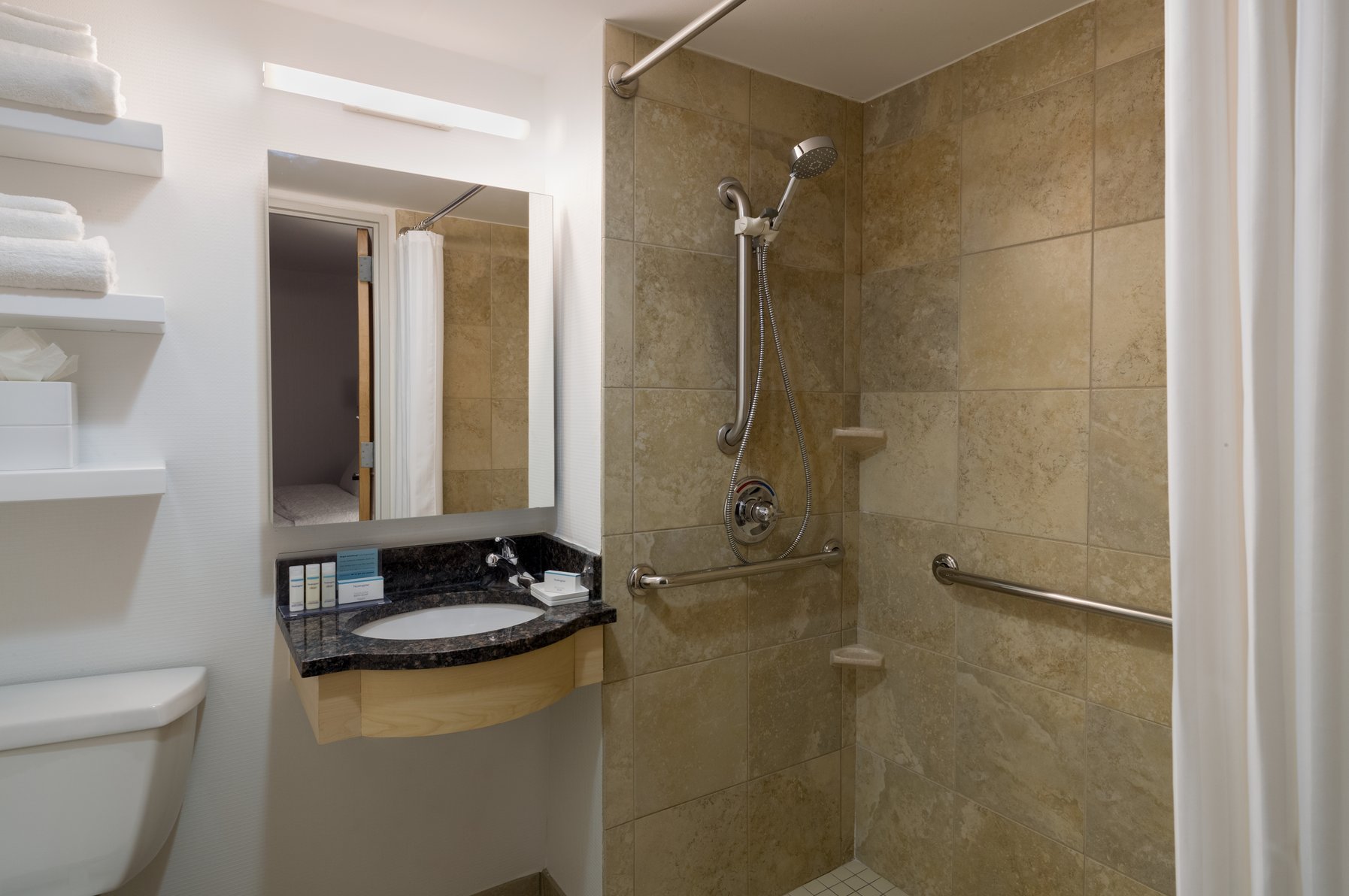 Hampton Inn by Hilton Manhattan/Times Square South Room Type - 1 KNG ACC ROLLIN SHWR NS