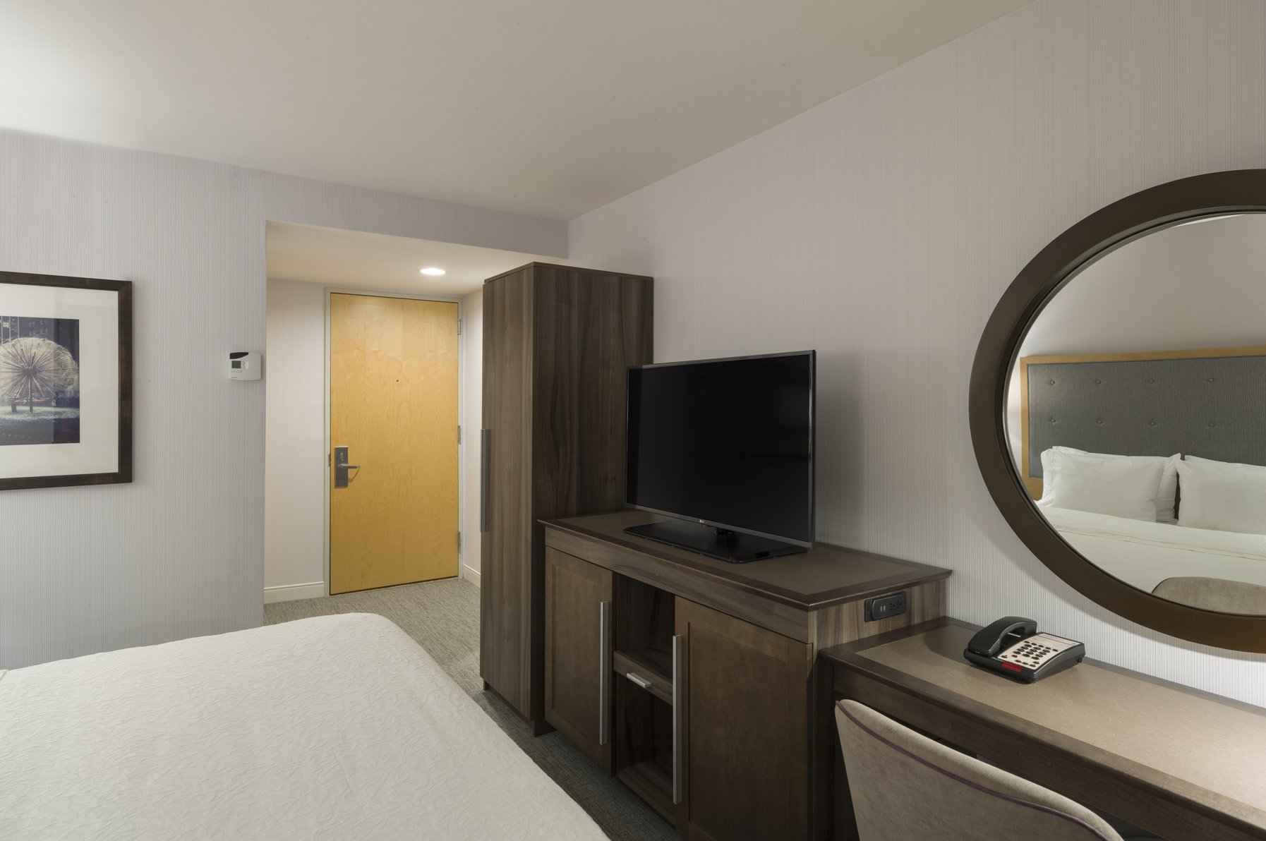 Hampton Inn by Hilton Manhattan/Times Square South Room Type - 1 KNG ACC ROLLIN SHWR NS