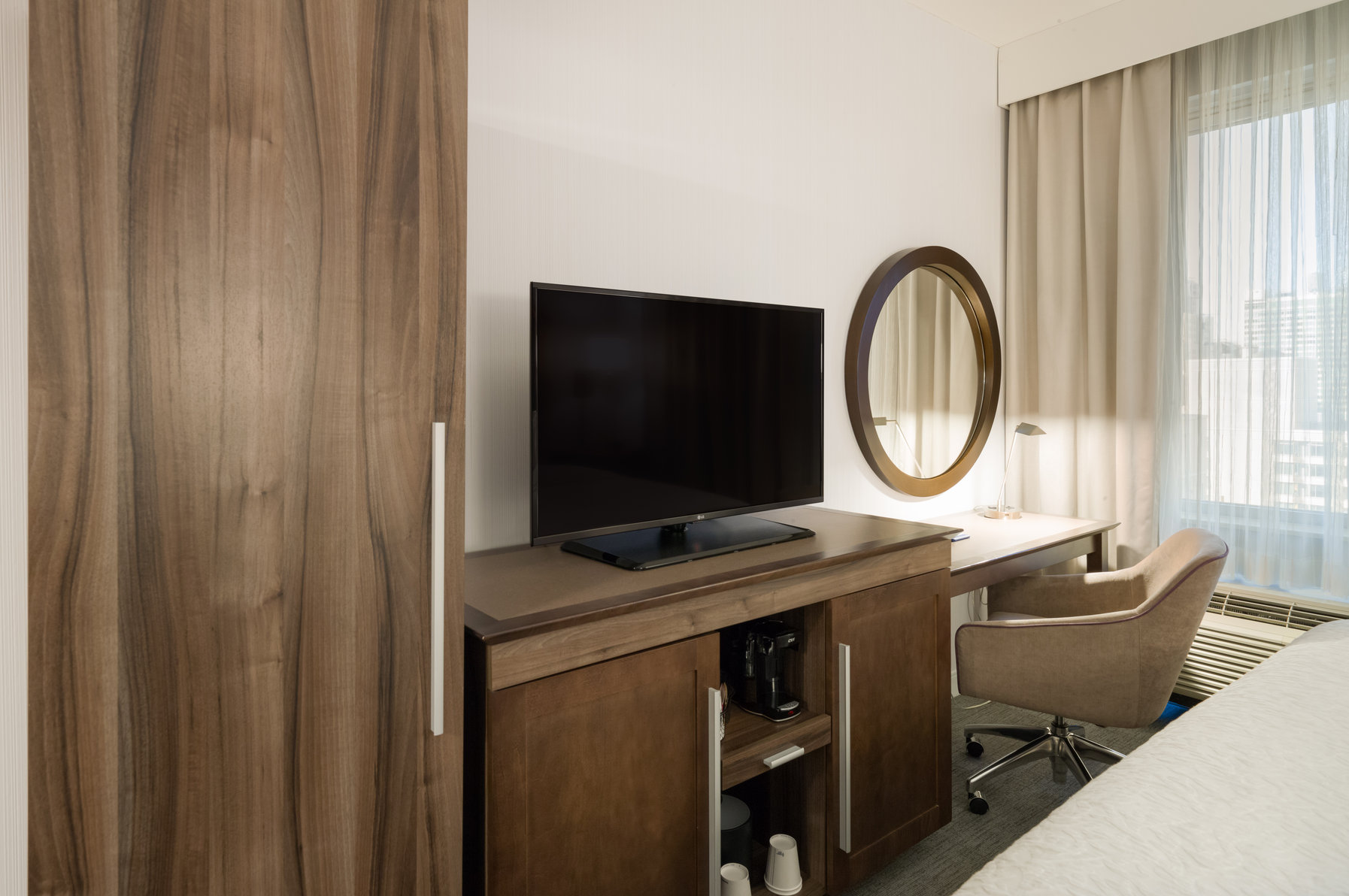 Hampton Inn by Hilton Manhattan/Times Square South Room Type - 1 FULL W FRIDGE NONSMOKING
