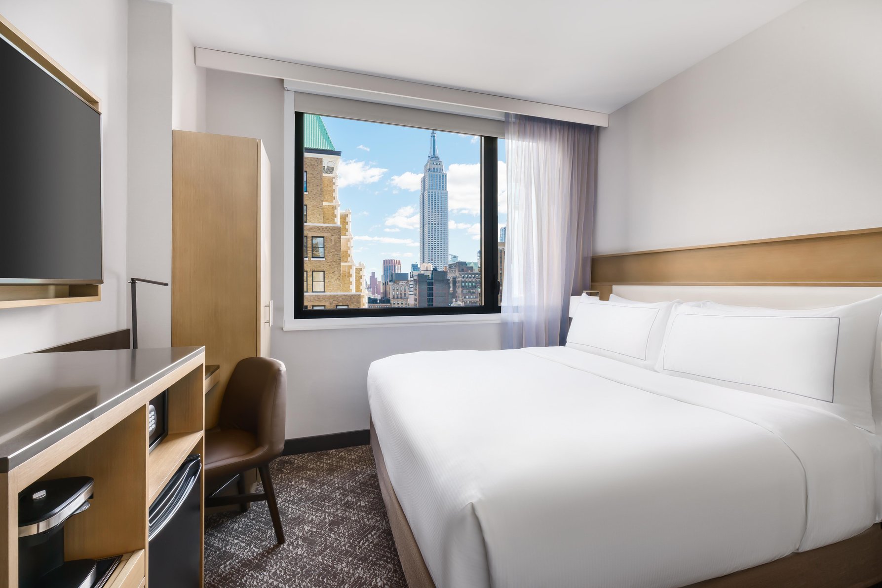 DoubleTree by Hilton New York Times Square South Room Type - 1 KING VIEW ROOM