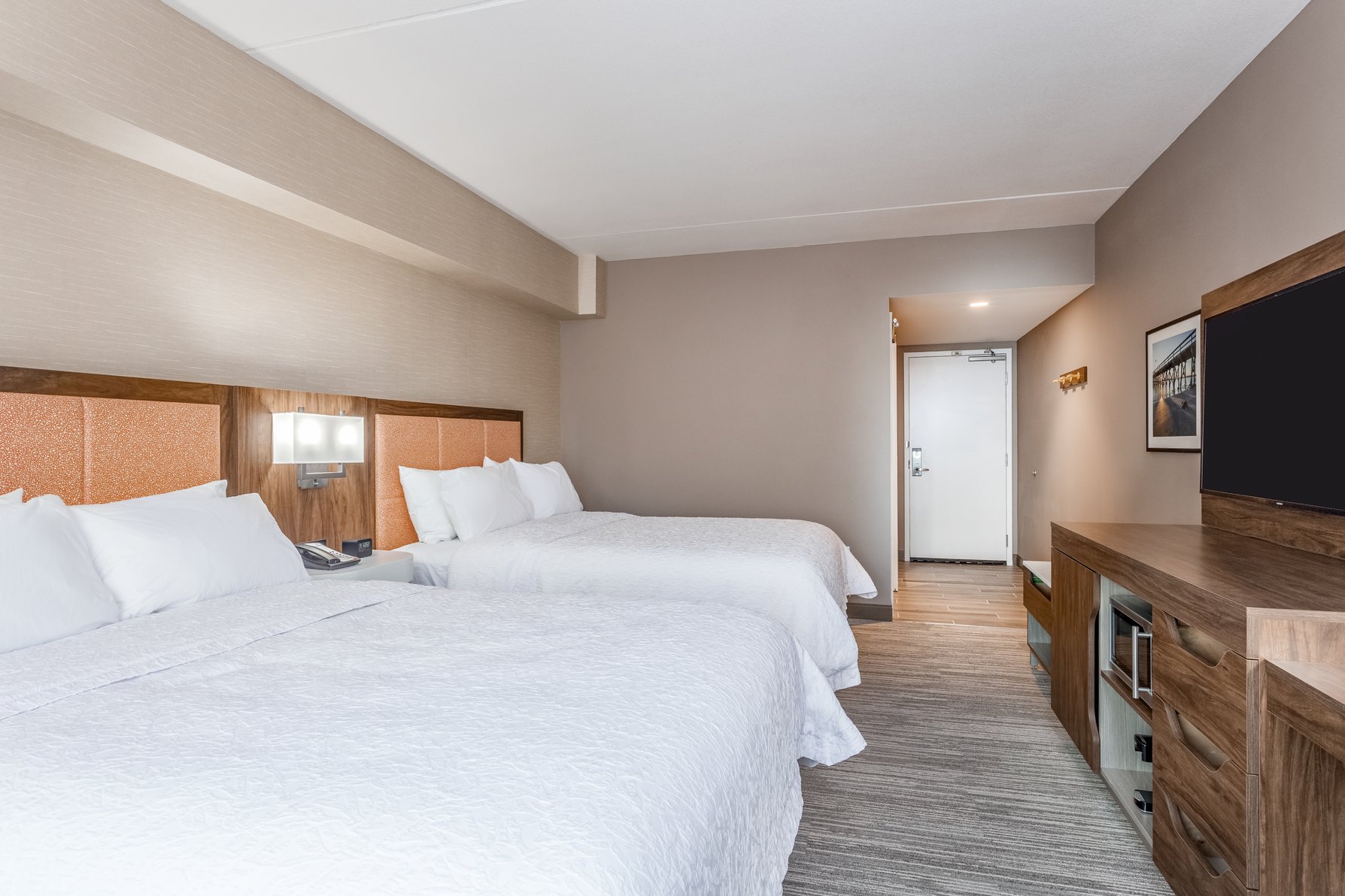 Hampton Inn & Suites by Hilton Kittery Room Type - 2QN HR ACC FRG MIC NS