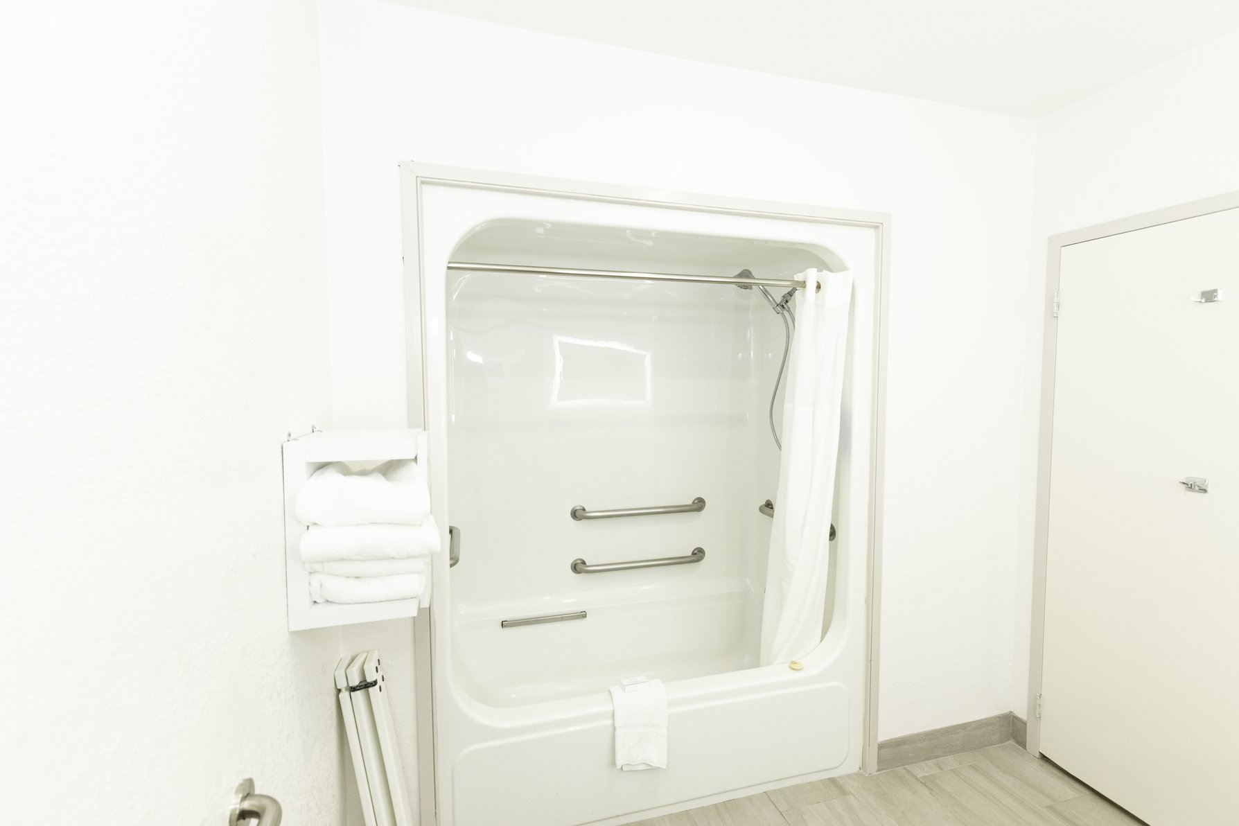 Hampton Inn Kerrville Room Type - 2QN MOB HEARING ACC TUB NS