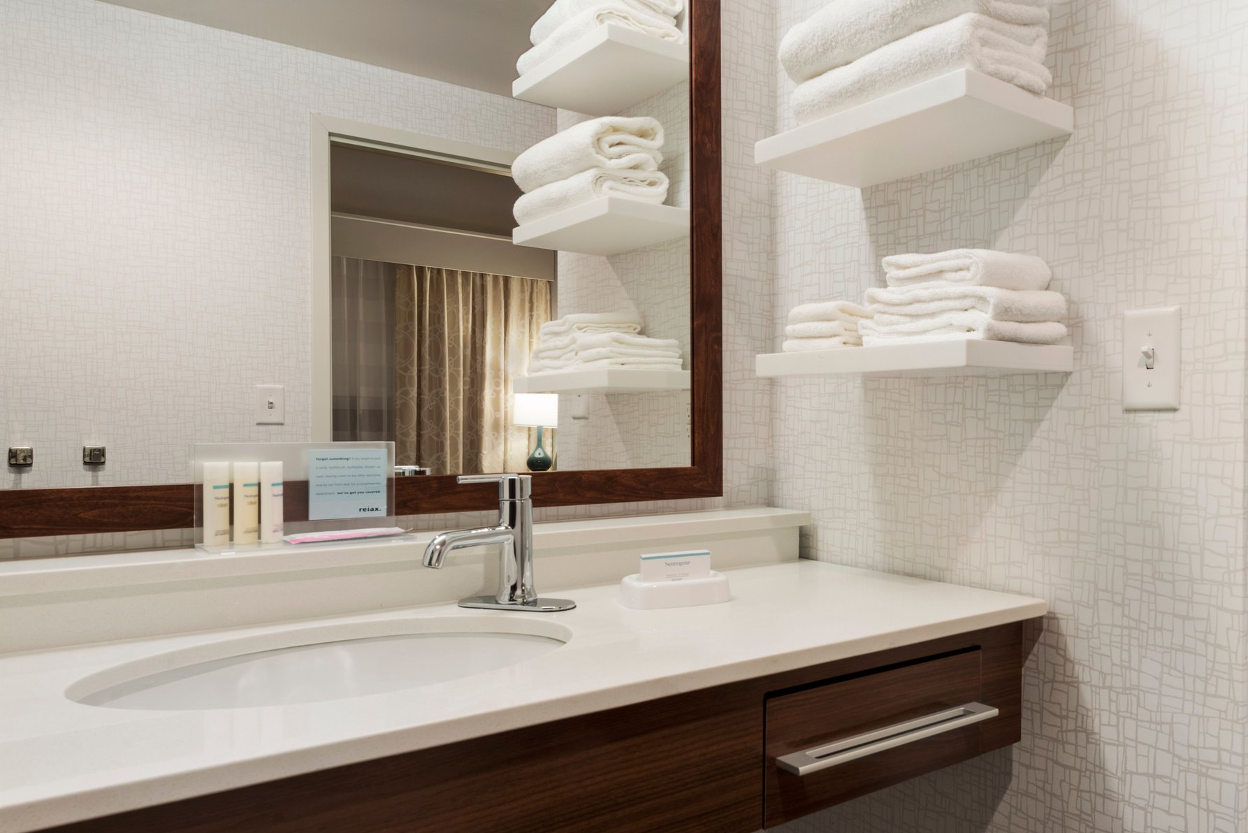 Hampton Inn Lincoln Airport, Ne Room Type - 1KN STDO MIC FRIDG WTBR NS