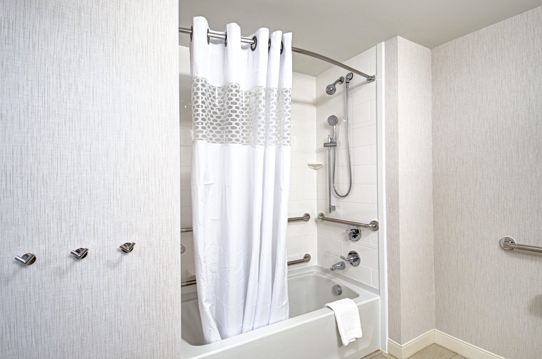 Hampton Inn by Hilton Boston - Westborough Room Type - 1 KNG ACC TUB SOFABED NS