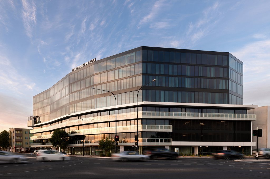Crowne Plaza ADELAIDE MAWSON LAKES, Light