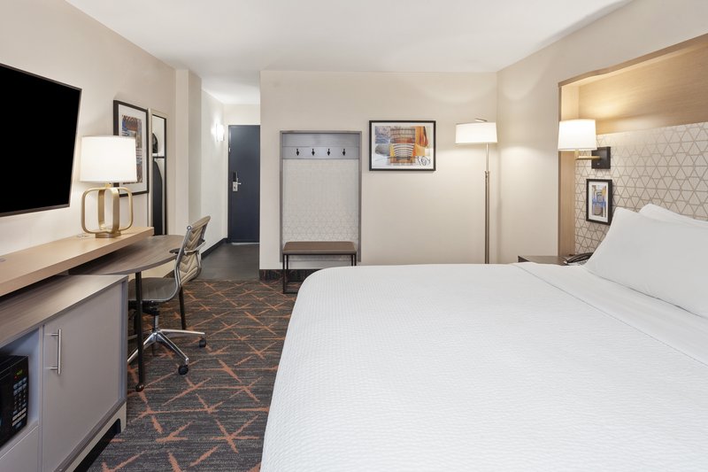 1 KING BED LEISURE NONSMOKING