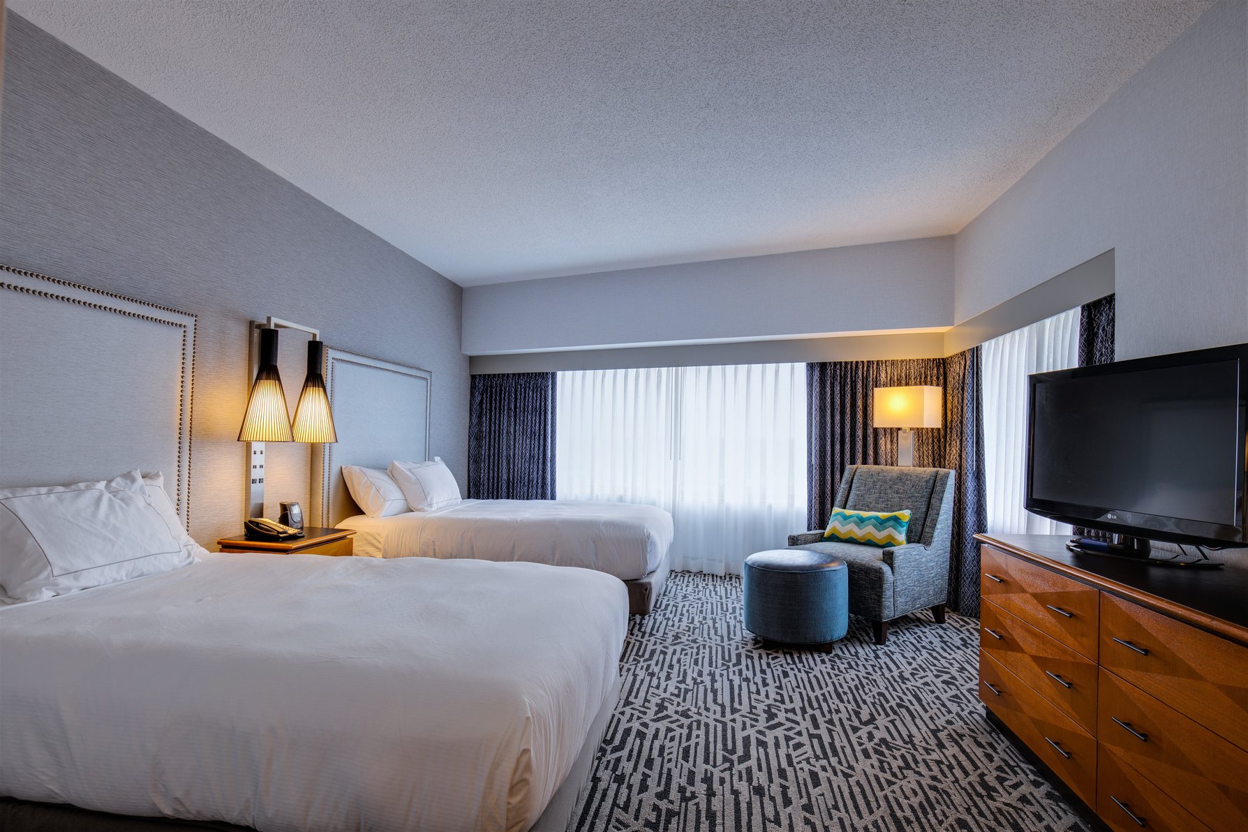 DoubleTree Suites by Hilton Hotel & Conference Center Chicago-Downers Grove Room Type - 2DB MOB HR ACC RI-S STE NS