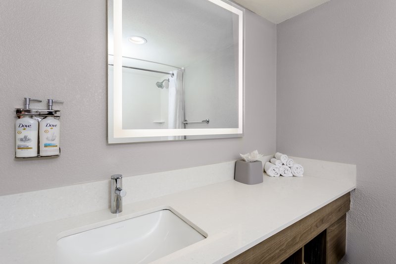 Holiday Inn Express and Suites Oceanfront Daytona Bch Shores