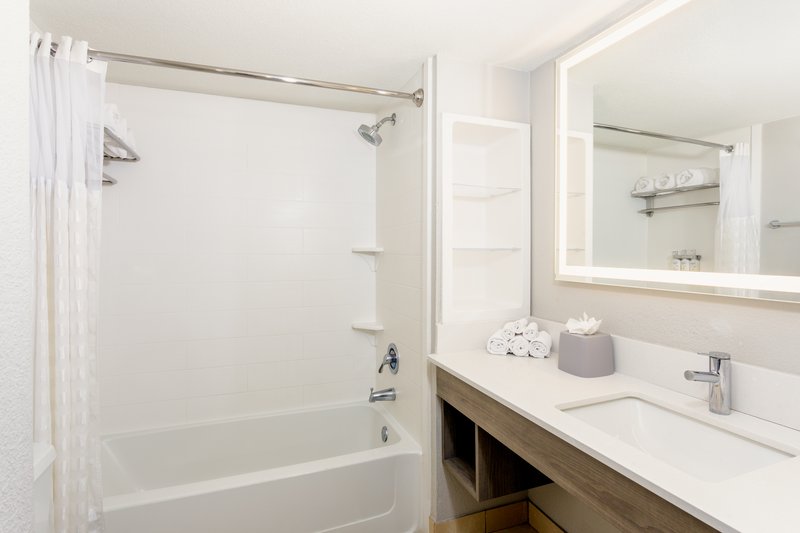 Holiday Inn Express and Suites Oceanfront Daytona Bch Shores