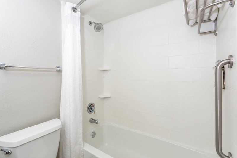 Holiday Inn Express and Suites Oceanfront Daytona Bch Shores
