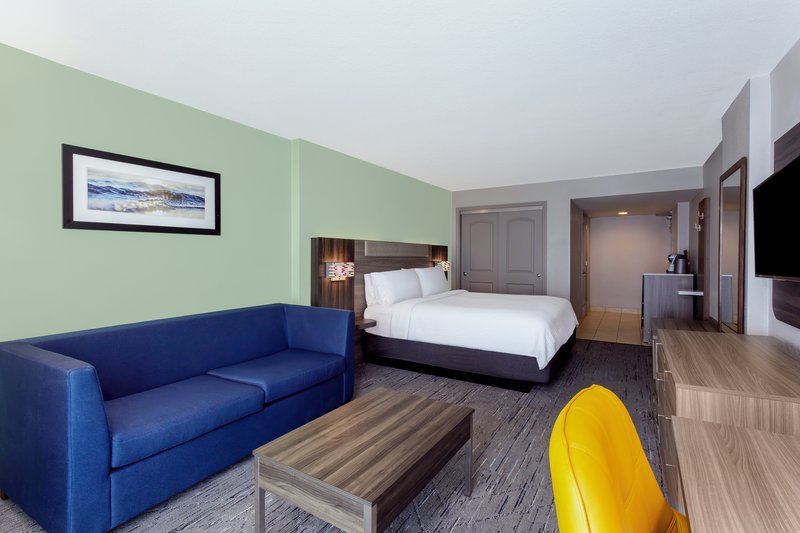 Holiday Inn Express and Suites Oceanfront Daytona Bch Shores