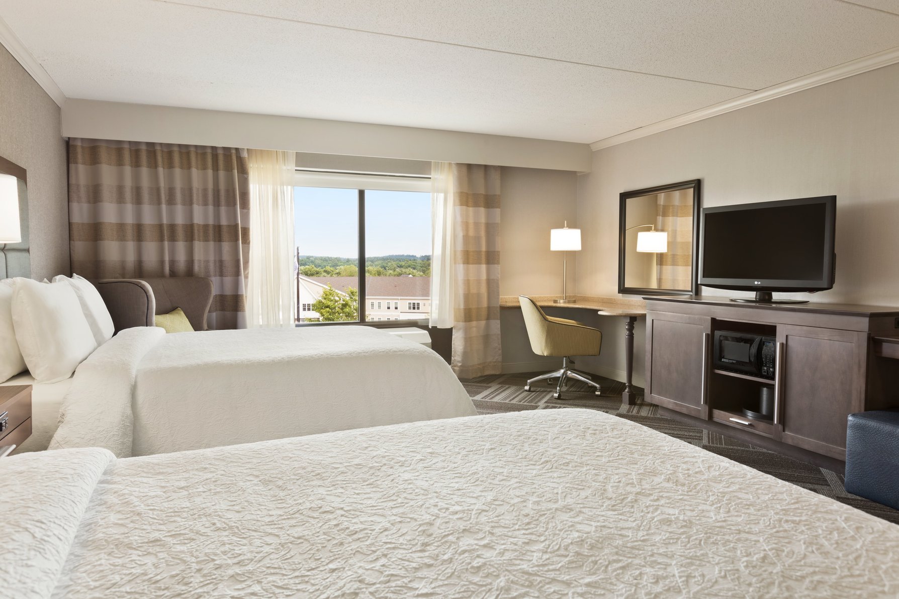 Hampton Inn & Suites Manchester Bedford Room Type - 2QNS ACC TUB STUDIO NOSMOK