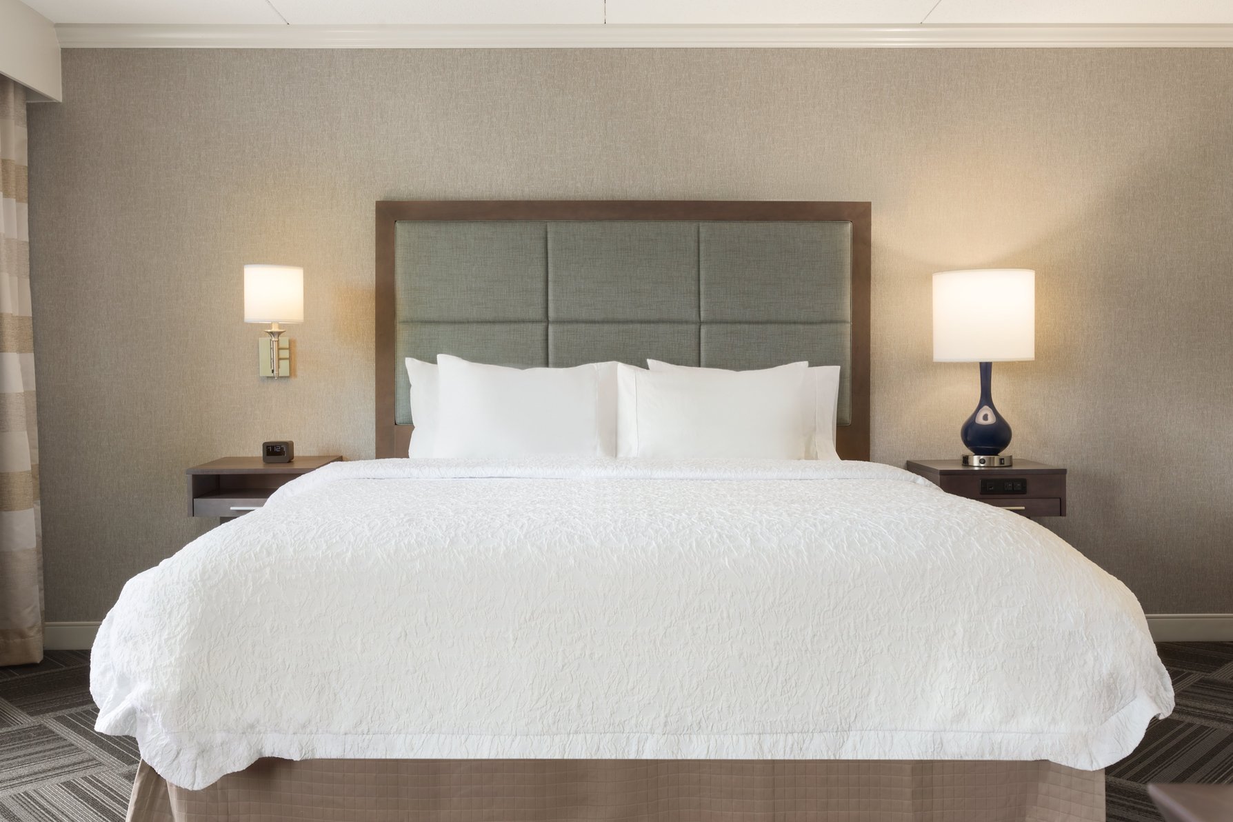 Hampton Inn & Suites Manchester Bedford Room Type - KNG STUDIO STE UNJOINED NS