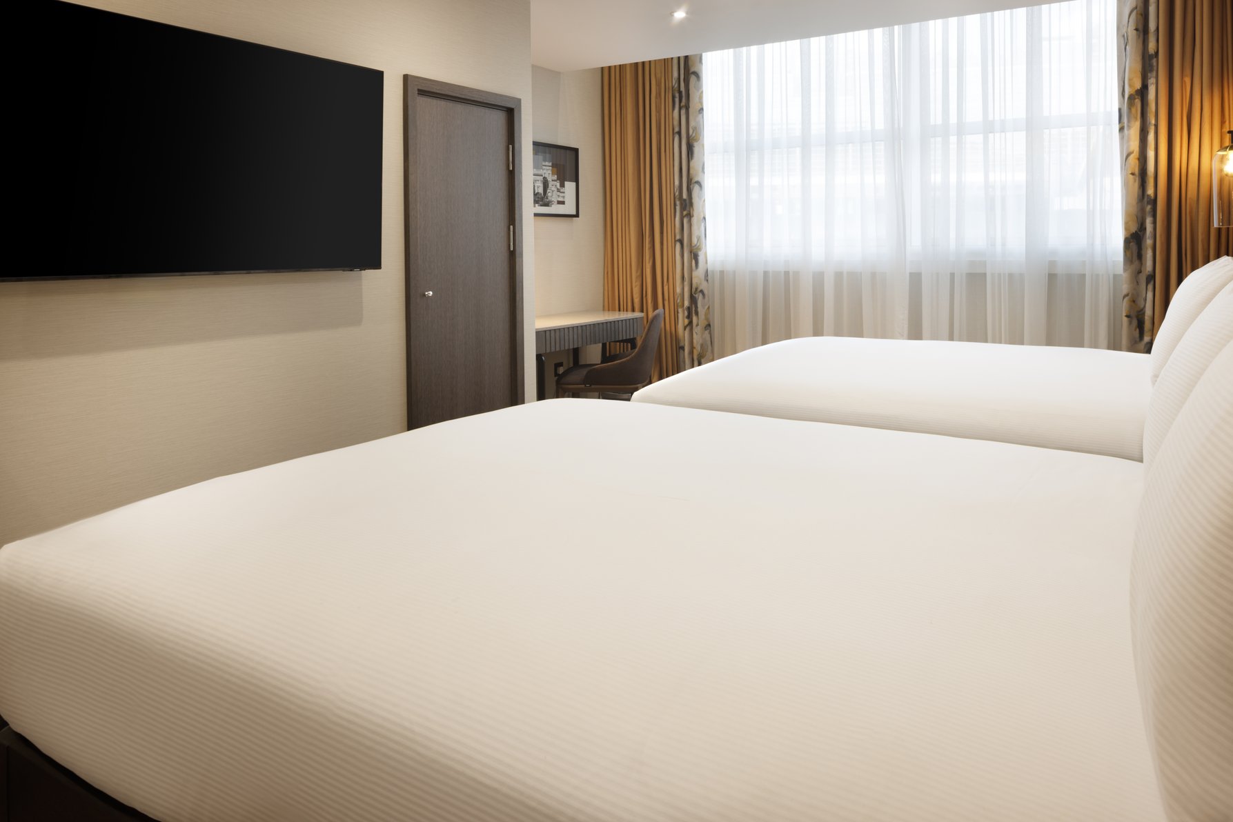 DoubleTree by Hilton London Victoria Room Type - Duplex Suite with Two Double Beds and Sofa Bed
